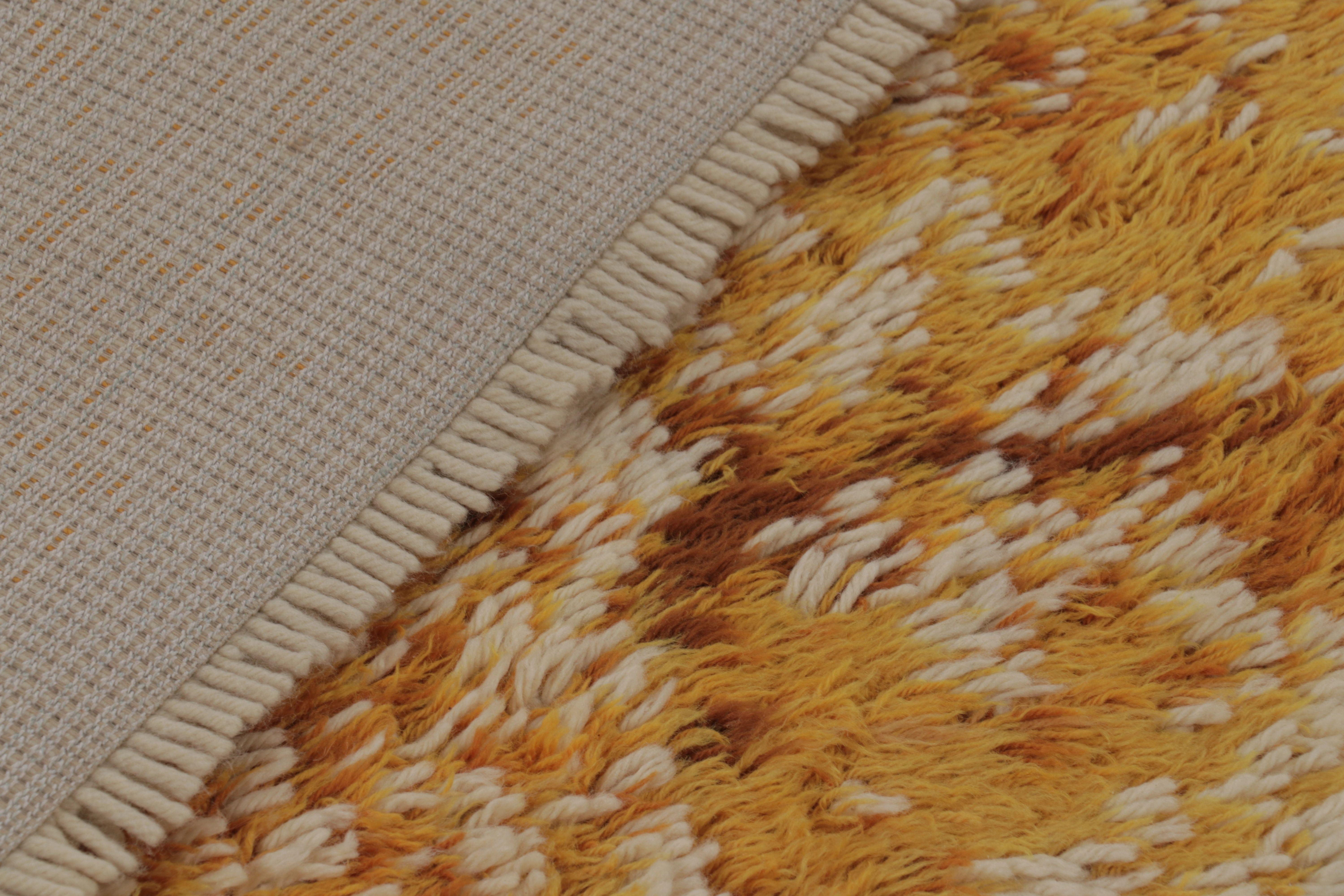 Laine Tapis Rya suédois vintage, beige naturel avec motifs abstraits ensoleillés - Rug & Kilim en vente