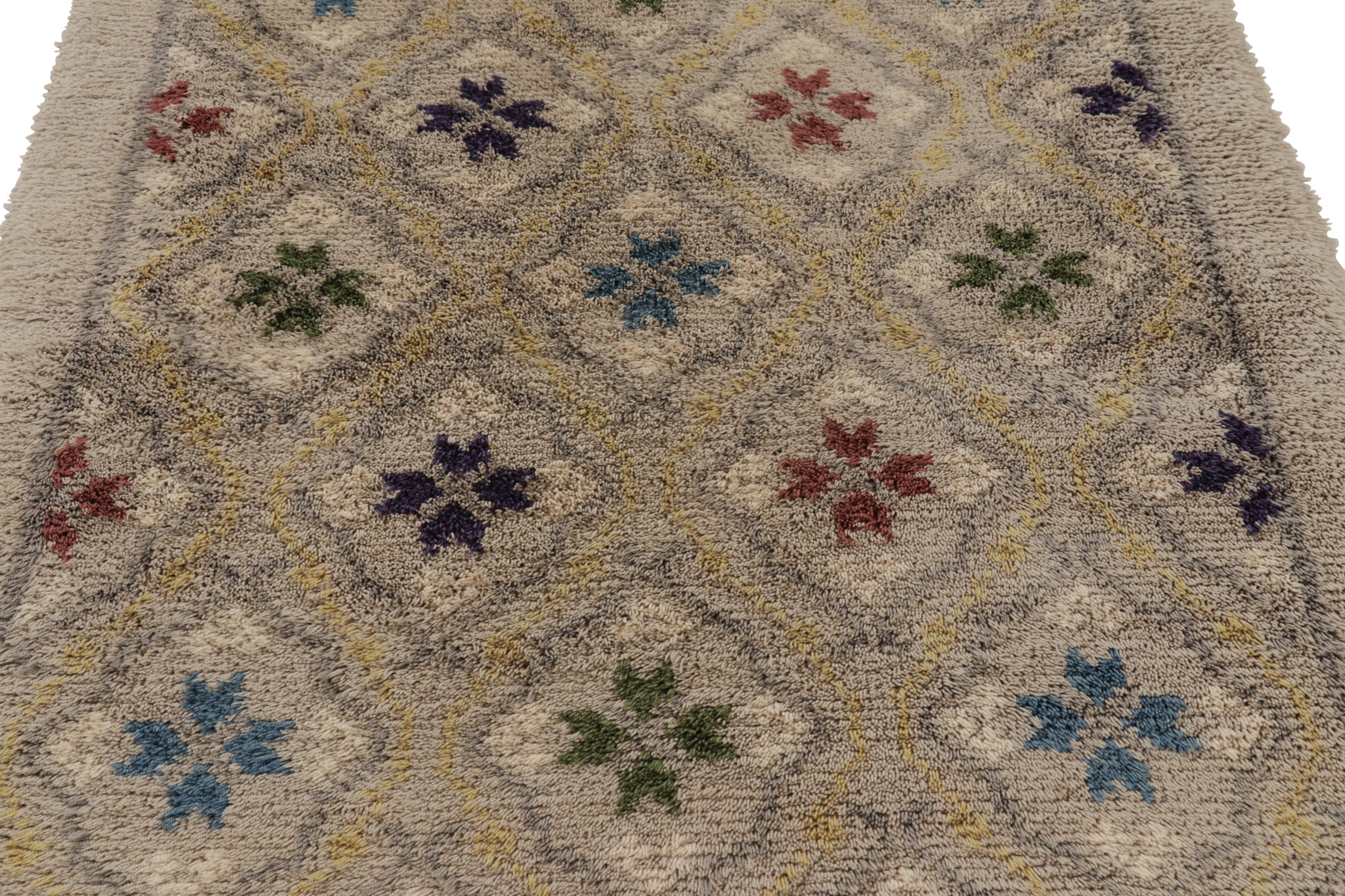 Hand-knotted in lush, high-pile wool in Sweden circa 1960-1970, this 4x7 vintage Swedish Rya rug is a bold new addition to Rug & Kilim’s curation of iconic, collectible mid-century Scandinavian rugs of this provenance. 

On the Design: