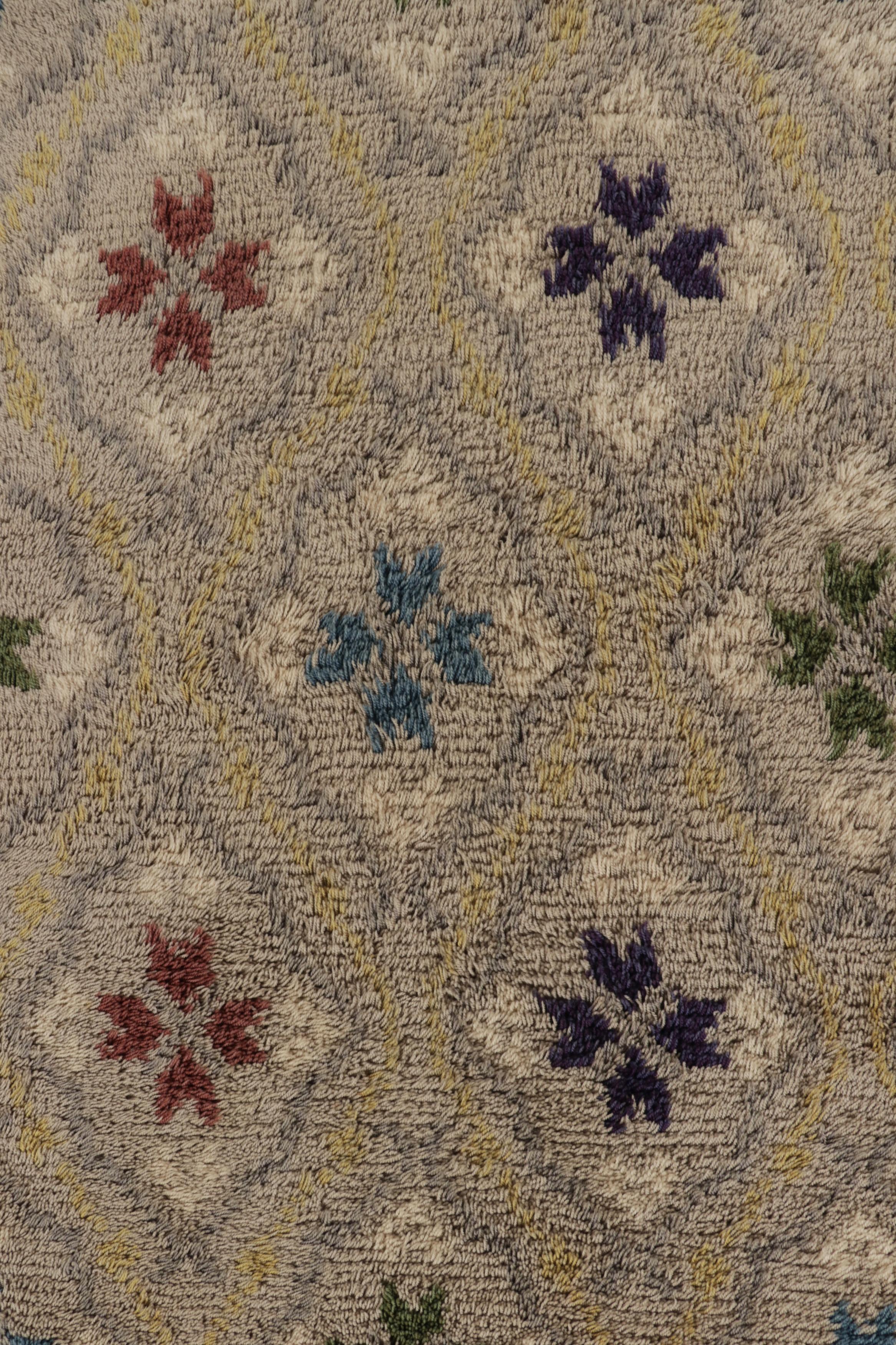 Vintage Swedish Rya Rug, Playful Scandinavian Trellis on White - Rug & Kilim In Good Condition For Sale In Long Island City, NY