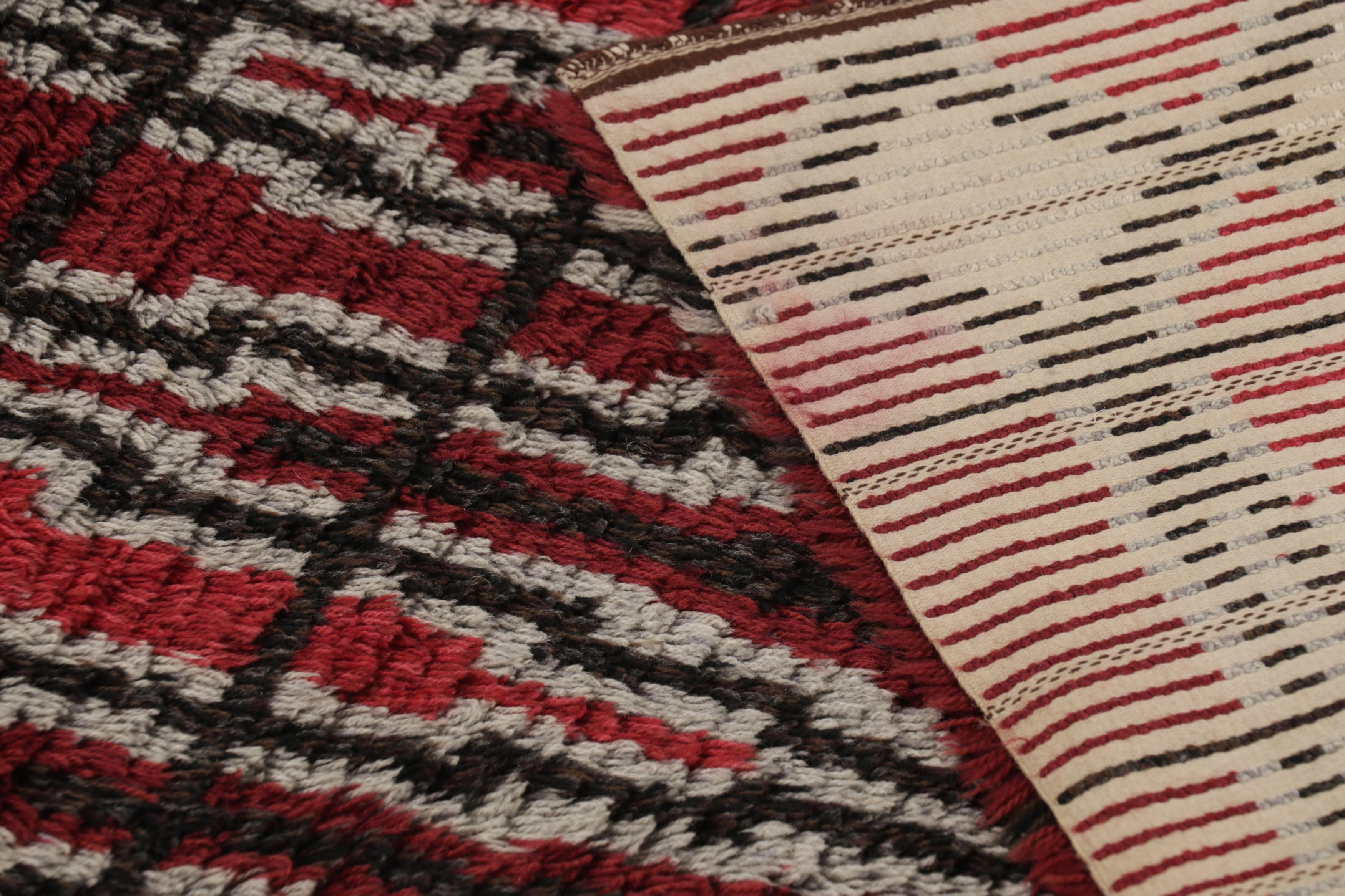 Vintage Swedish Rya Rug, Red & Black Scandinavian Geometric Shapes - Rug & Kilim For Sale 1