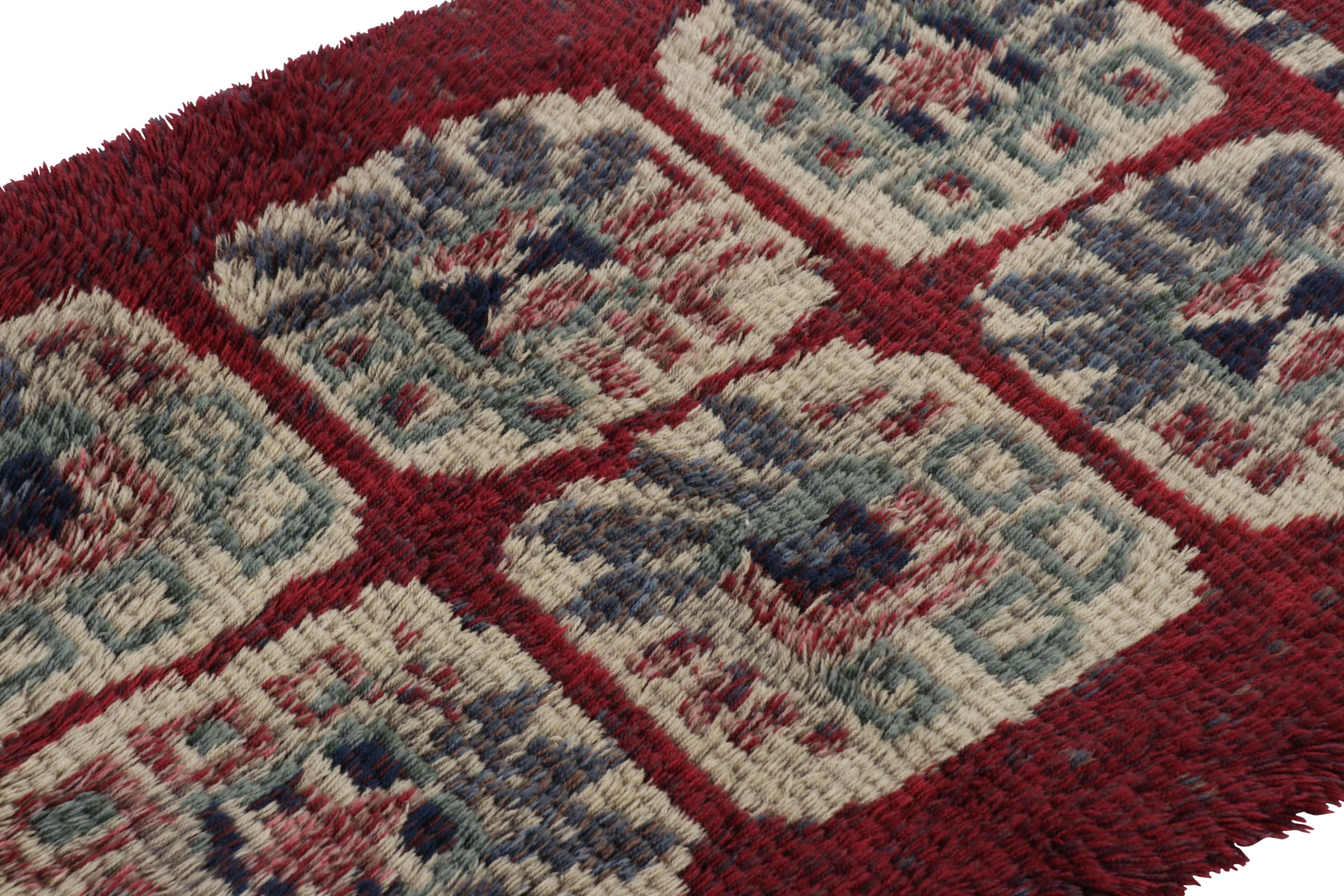 Noué à la main Tapis suédois vintage Rya, rouge avec des médaillons scandinaves audacieux - Rug & Kilim en vente