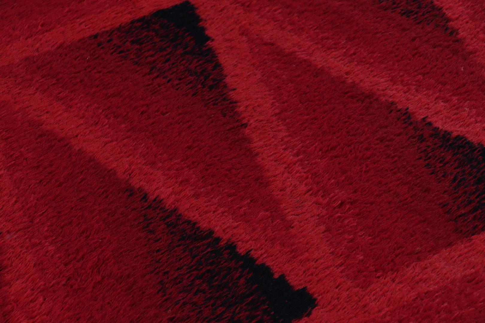 Vintage Swedish Rya Rug, Rich Red and Black Scandinavian Patterns - Rug & Kilim In Good Condition For Sale In Long Island City, NY