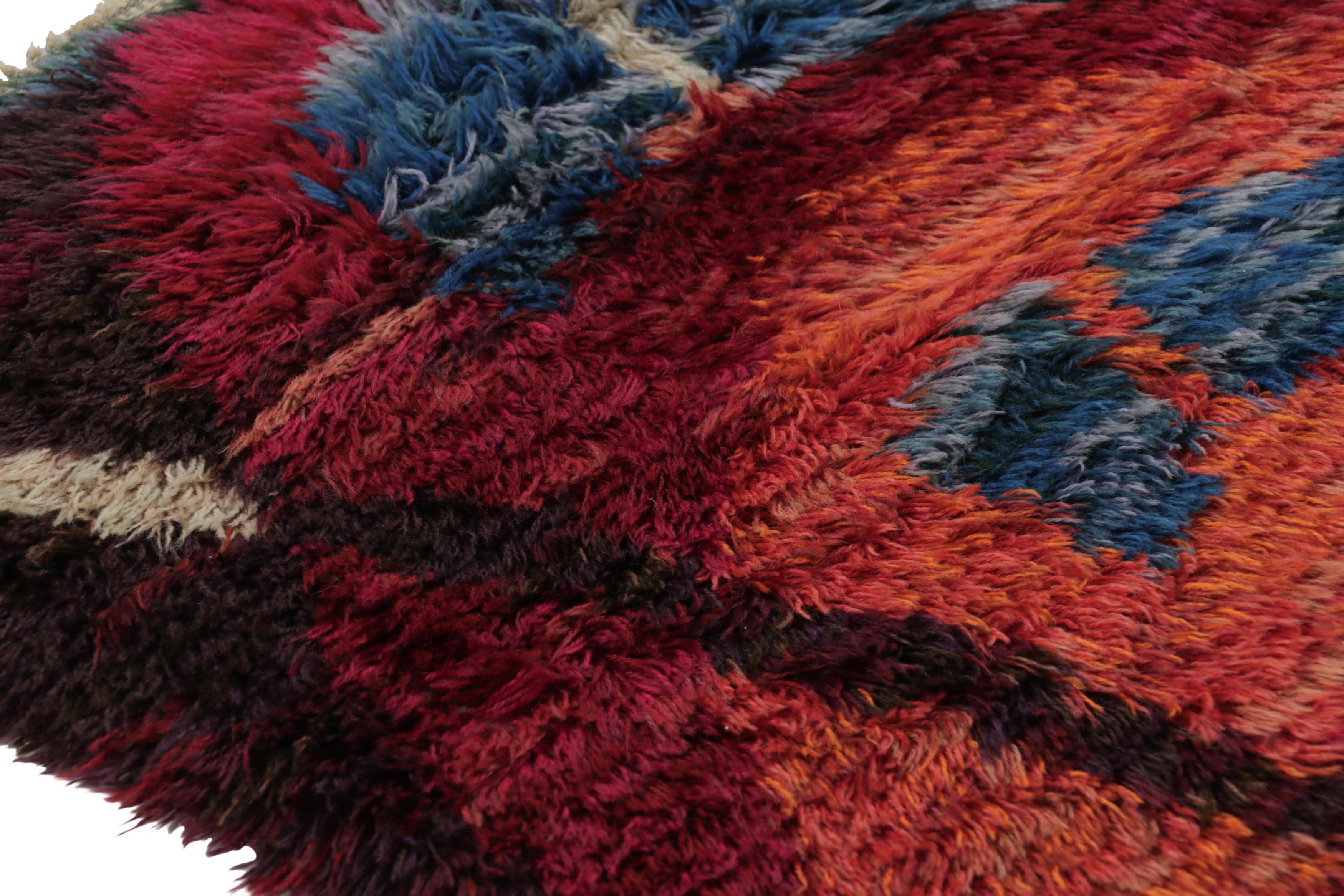 Tribale Tappeto vintage svedese Rya, ricco di caldi motivi geometrici scandinavi - Rug & Kilim in vendita