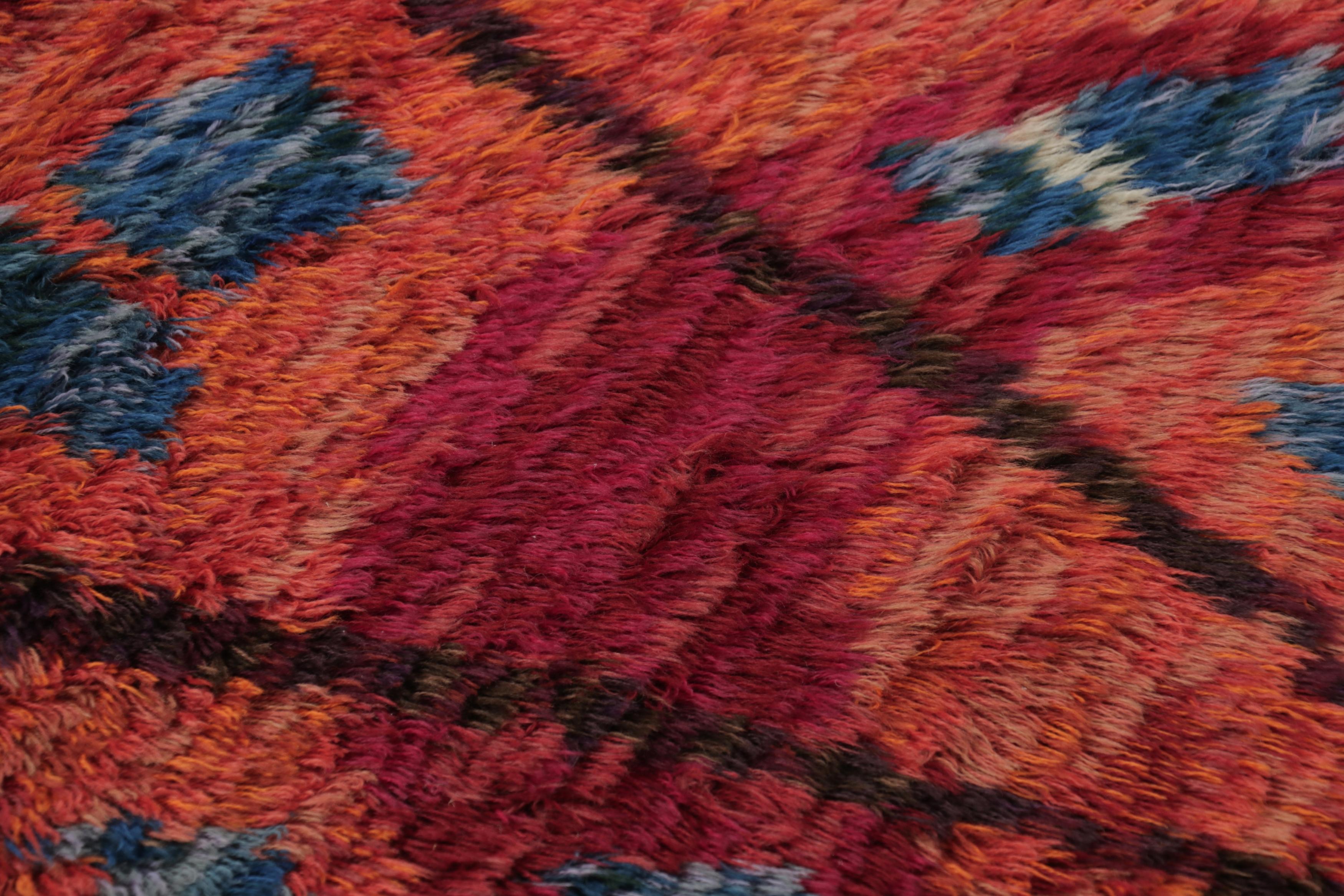 Annodato a mano Tappeto vintage svedese Rya, ricco di caldi motivi geometrici scandinavi - Rug & Kilim in vendita