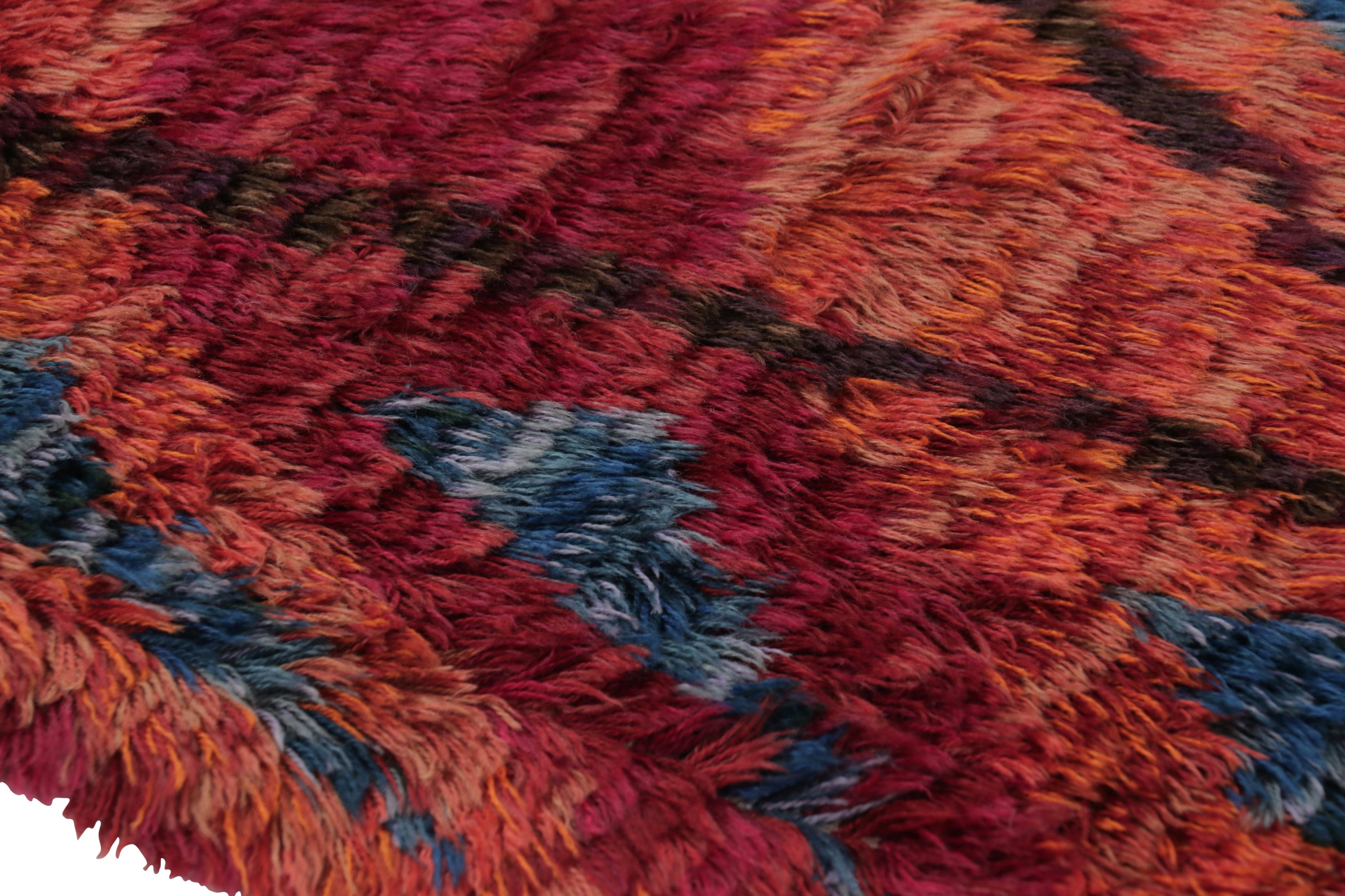 Tappeto vintage svedese Rya, ricco di caldi motivi geometrici scandinavi - Rug & Kilim In condizioni buone in vendita a Long Island City, NY