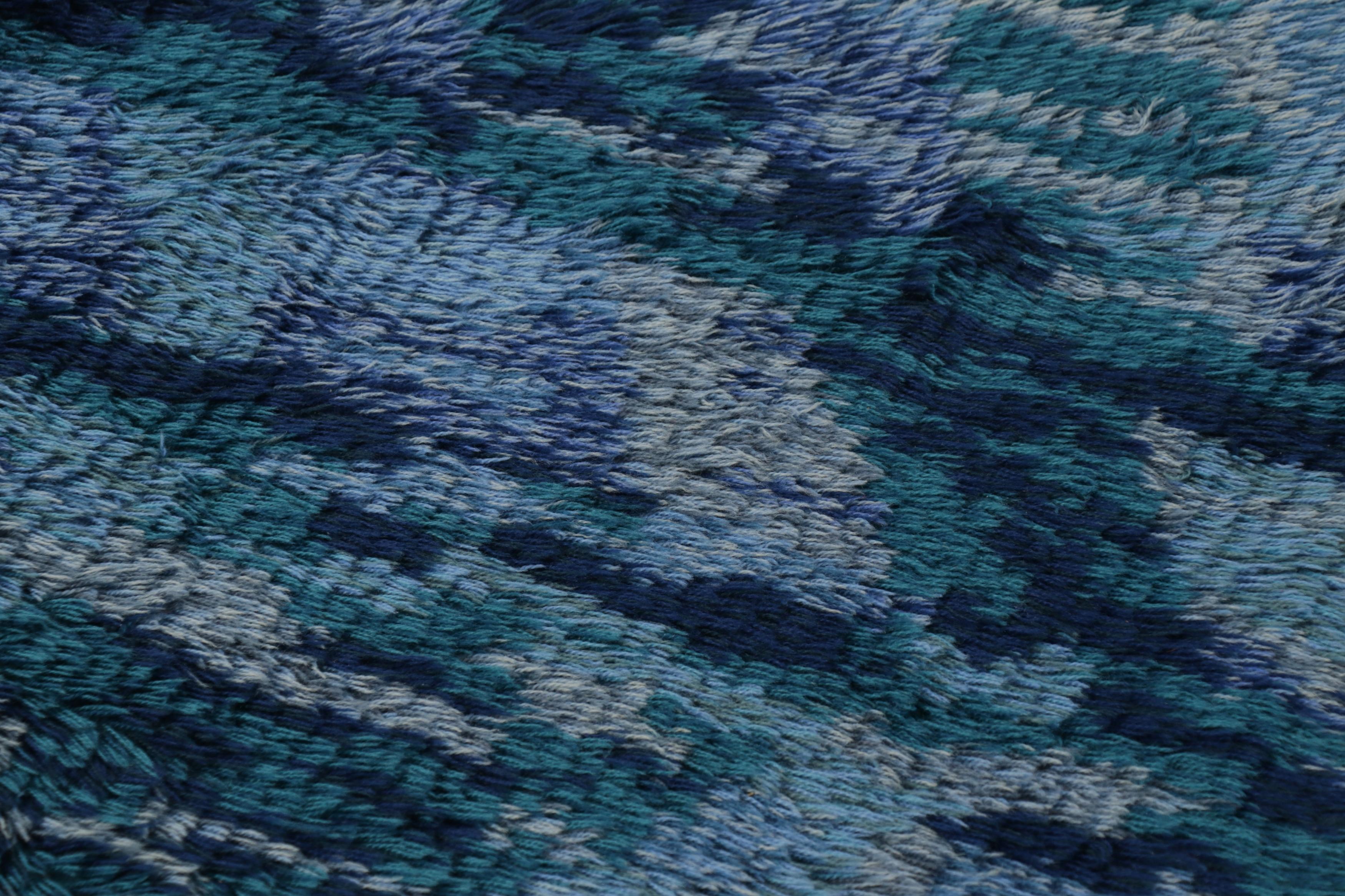 Suédois Tapis suédois vintage Rya, abstrait scandinave dans des tons bleus profonds - Rug & Kilim en vente