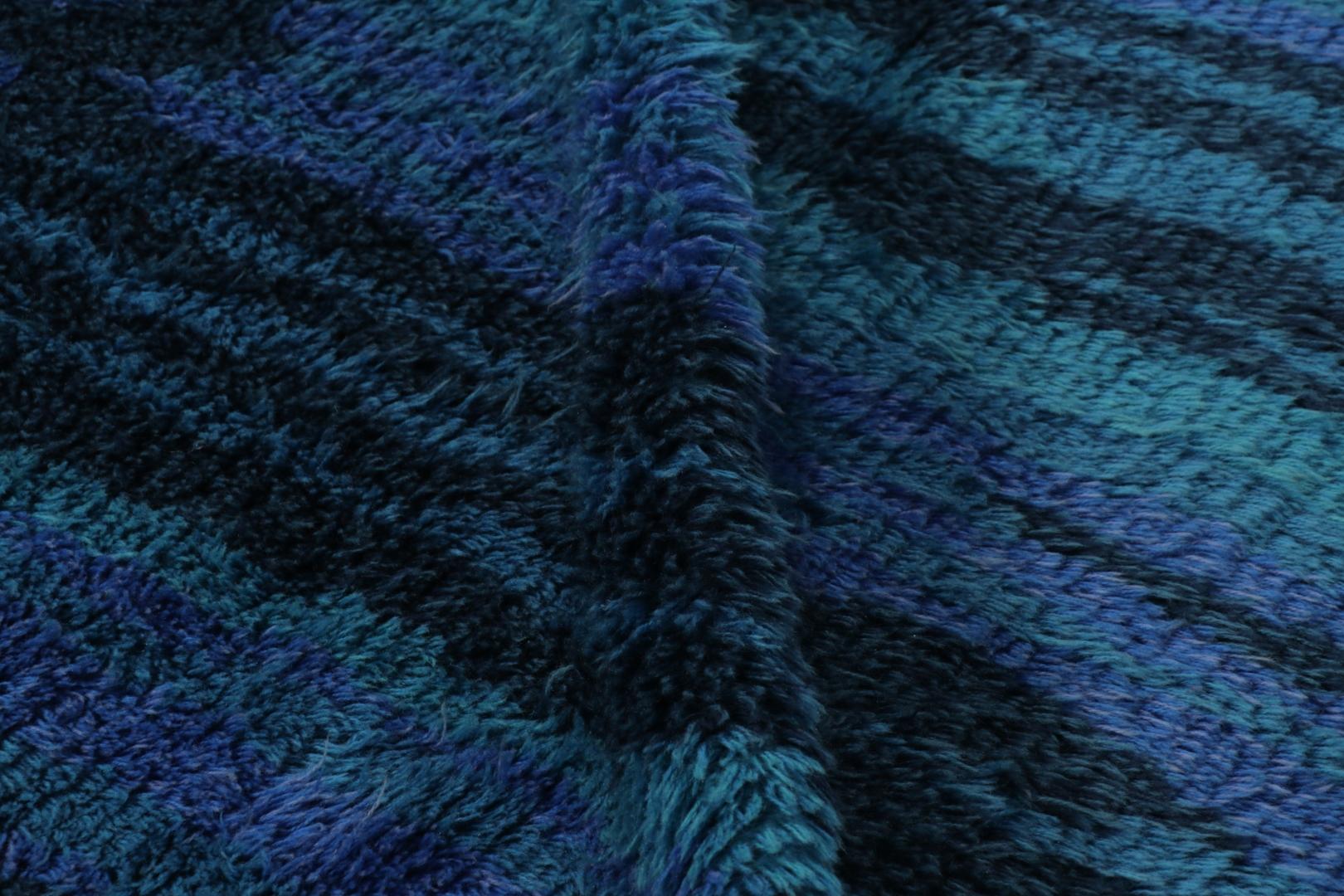 Vintage Swedish Rya Rug, Scandinavian Abstract in Navy Blue Tones - Rug & Kilim In Good Condition For Sale In Long Island City, NY