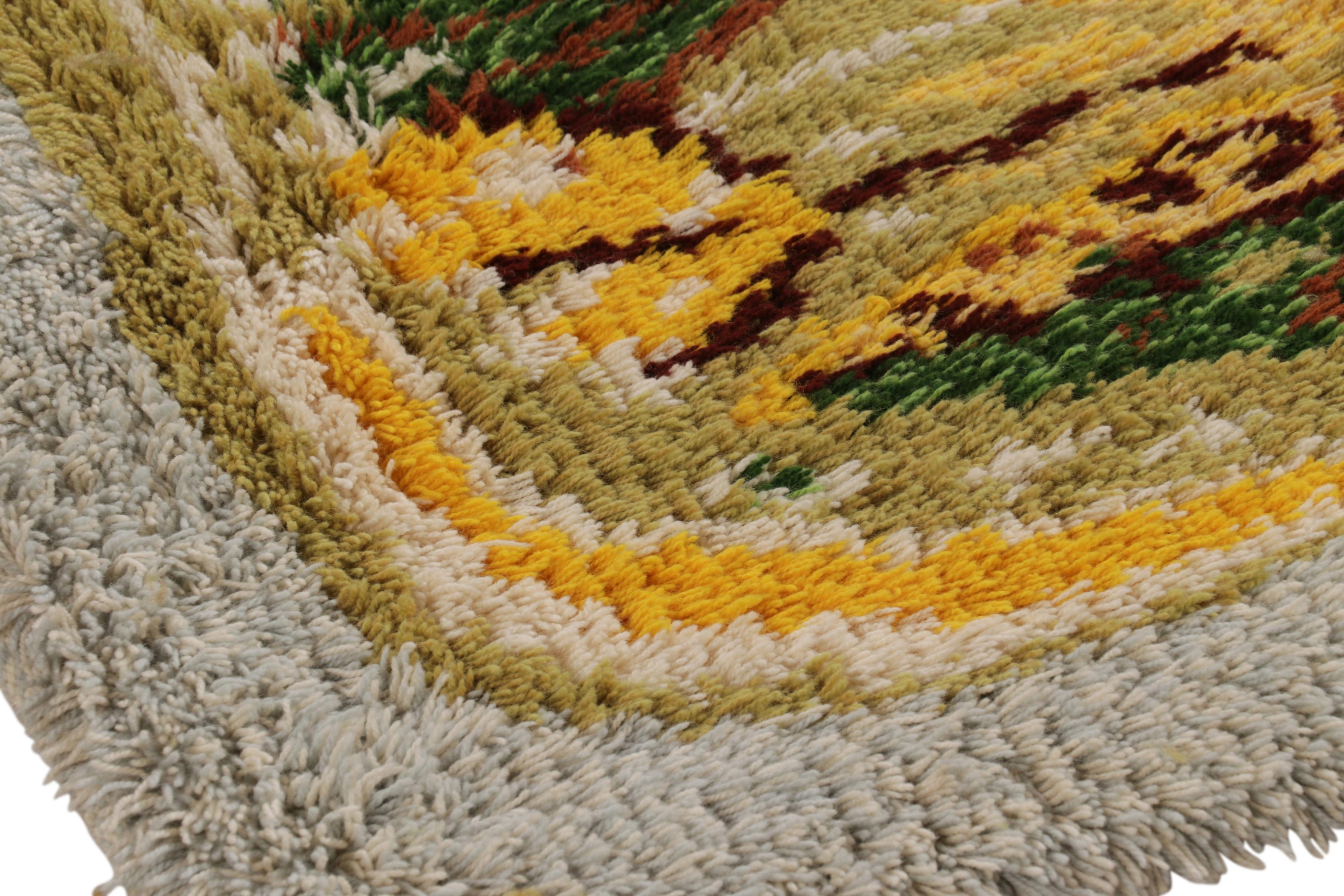 Tappeto Rya svedese d'epoca, stile Folk Art scandinavo con fiori di foglie - Rug & Kilim In condizioni buone in vendita a Long Island City, NY