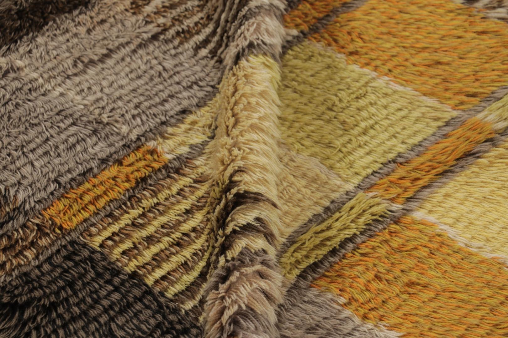 Vintage Swedish Rya Rug, skandinavische geometrische Muster in Braun - Rug & Kilim im Zustand „Gut“ im Angebot in Long Island City, NY