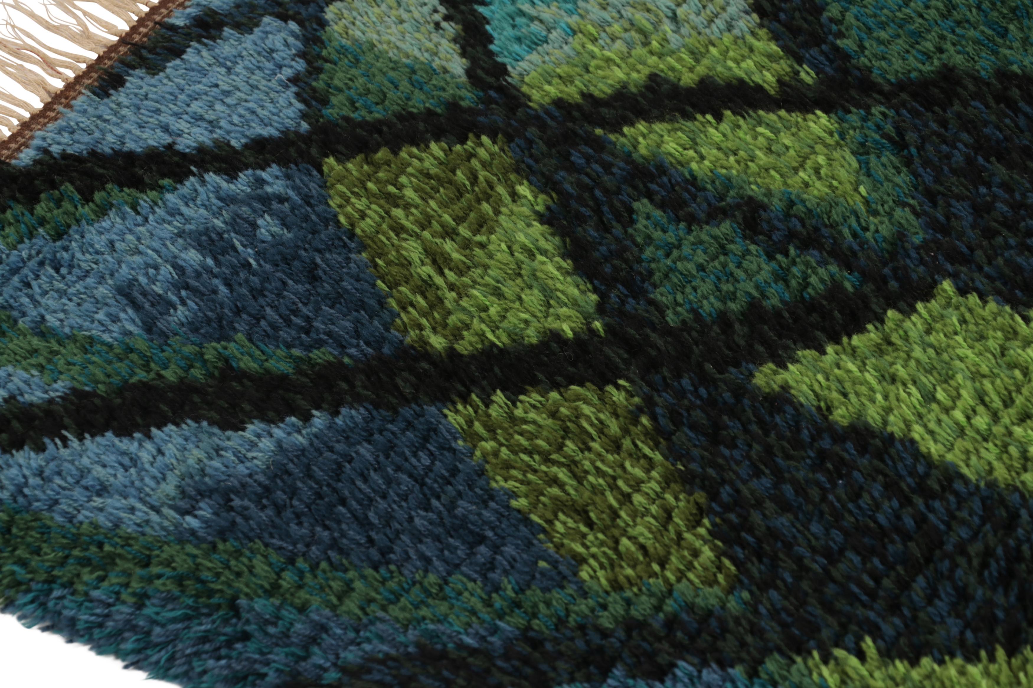 Tribal Tapis Rya suédois vintage, géométrie scandinave en bleu et vert - Rug & Kilim en vente