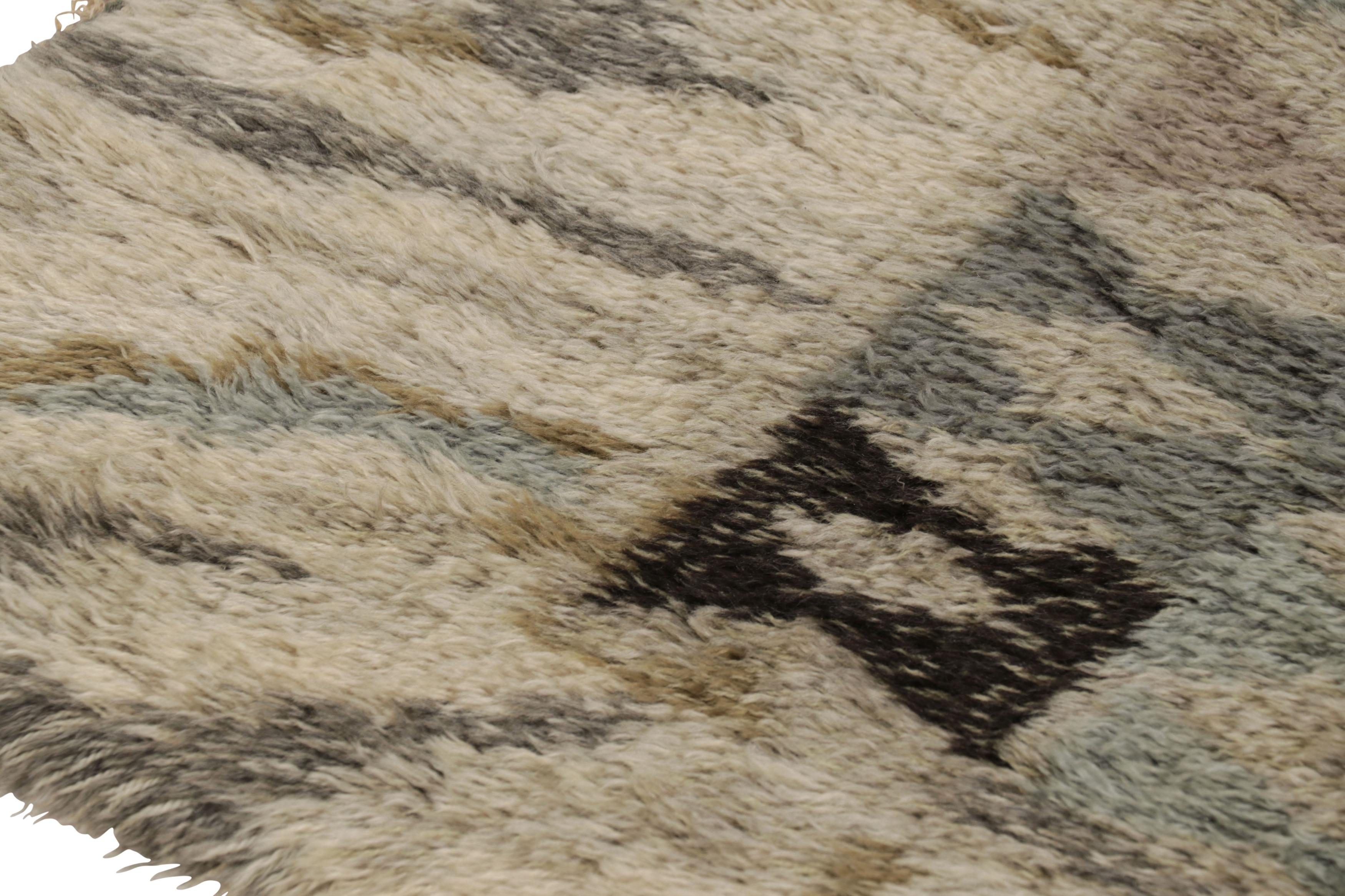 Vintage Swedish Rya Rug, skandinavische Geometrie in kühlen Grautönen - Rug & Kilim (Stammeskunst) im Angebot