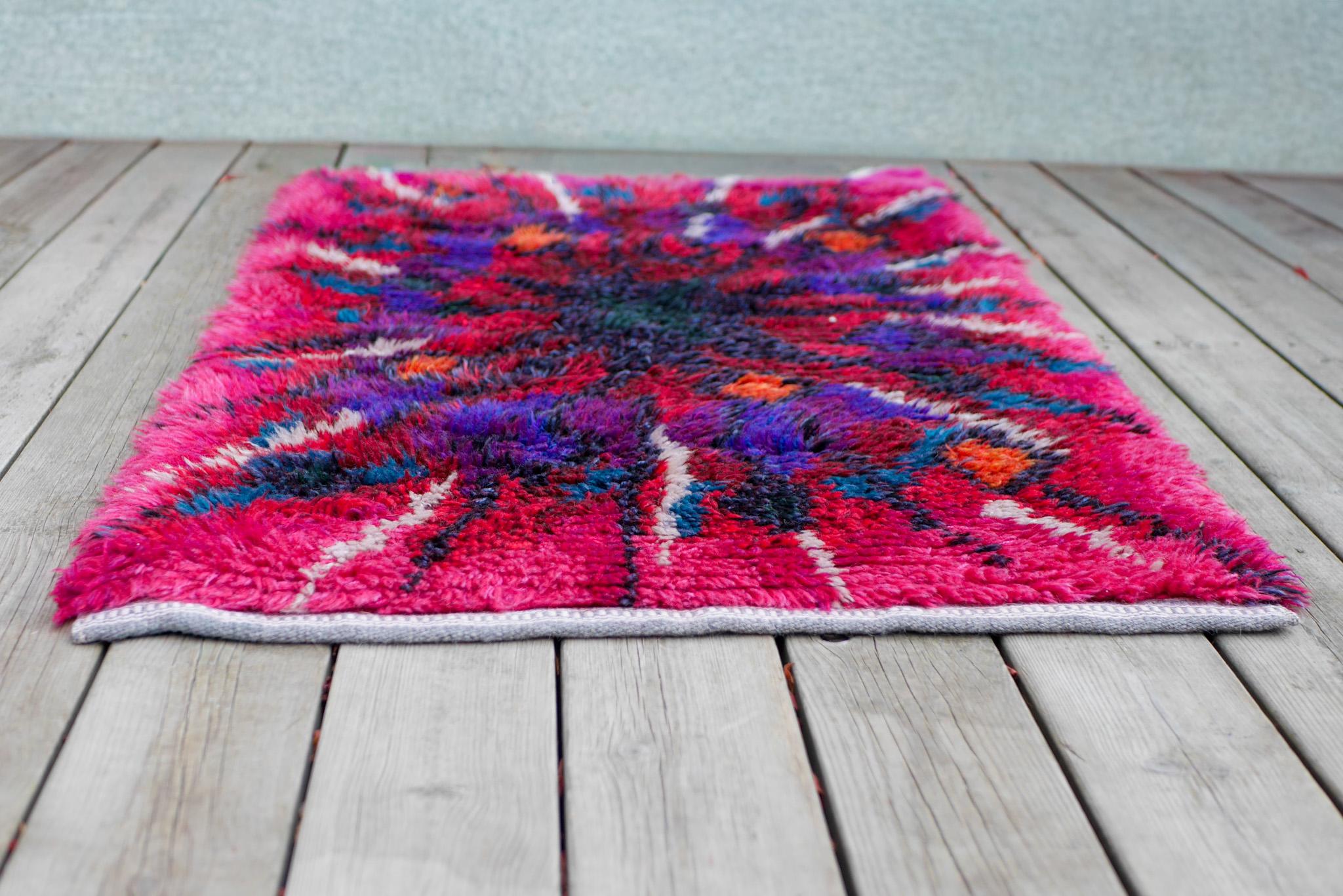 Tappeto vintage svedese Rya Tibet, Krokus Flower di Ingrid Jagarz per Mark Rya 1960 in vendita 4