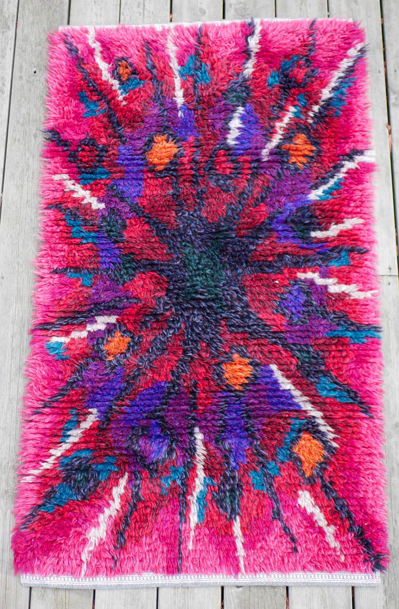 Finlandese Tappeto vintage svedese Rya Tibet, Krokus Flower di Ingrid Jagarz per Mark Rya 1960 in vendita