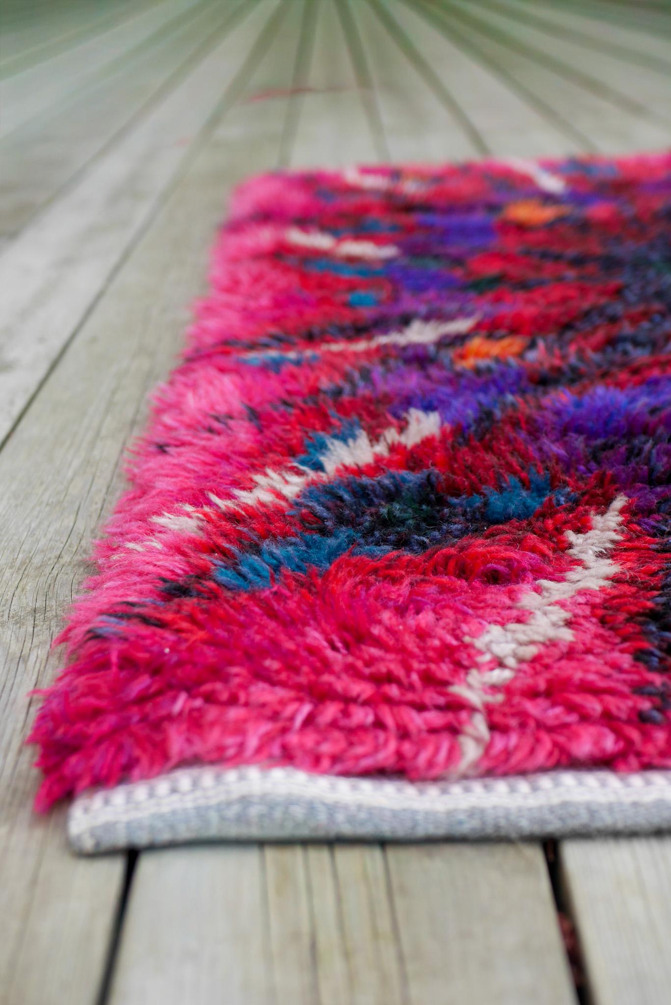 Tessuto Tappeto vintage svedese Rya Tibet, Krokus Flower di Ingrid Jagarz per Mark Rya 1960 in vendita