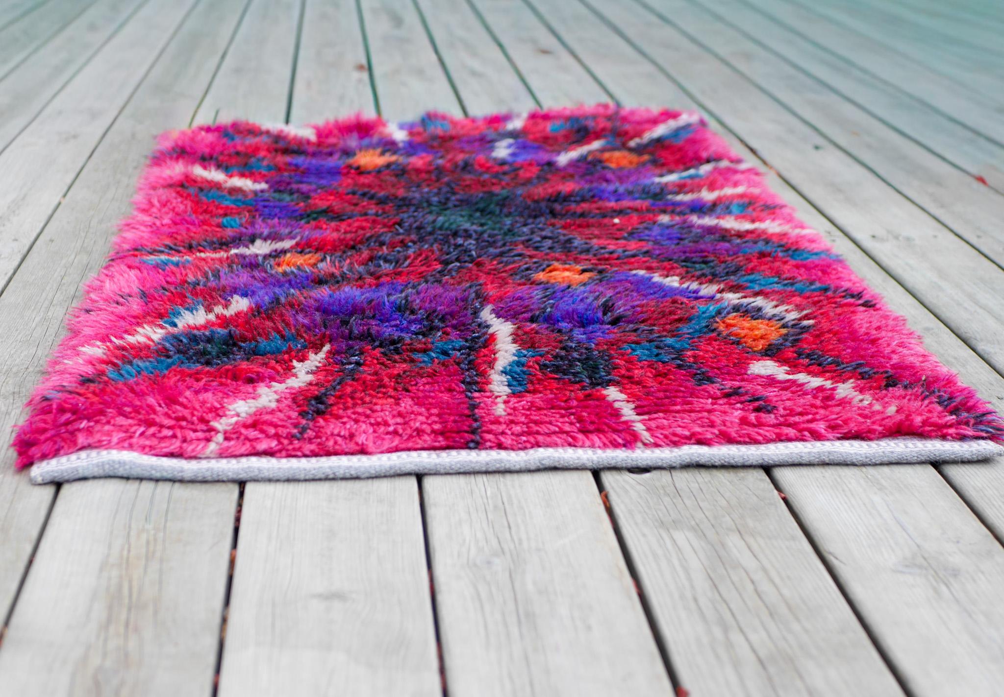 Tappeto vintage svedese Rya Tibet, Krokus Flower di Ingrid Jagarz per Mark Rya 1960 In condizioni buone in vendita a Skarpnäck, SE