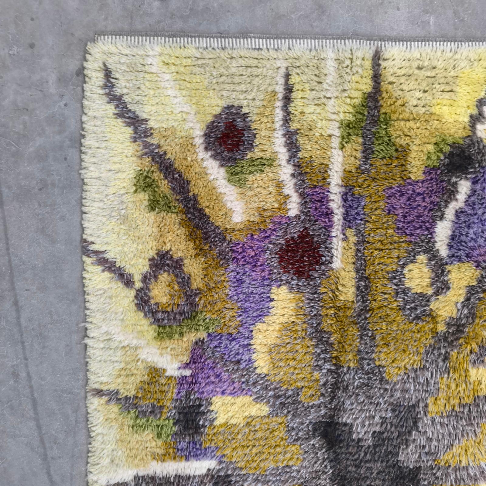 Metà XX secolo Tappeto vintage svedese Rya Tibet, Krokus Flower di Ingrid Jagarz per Mark Rya 1960 in vendita