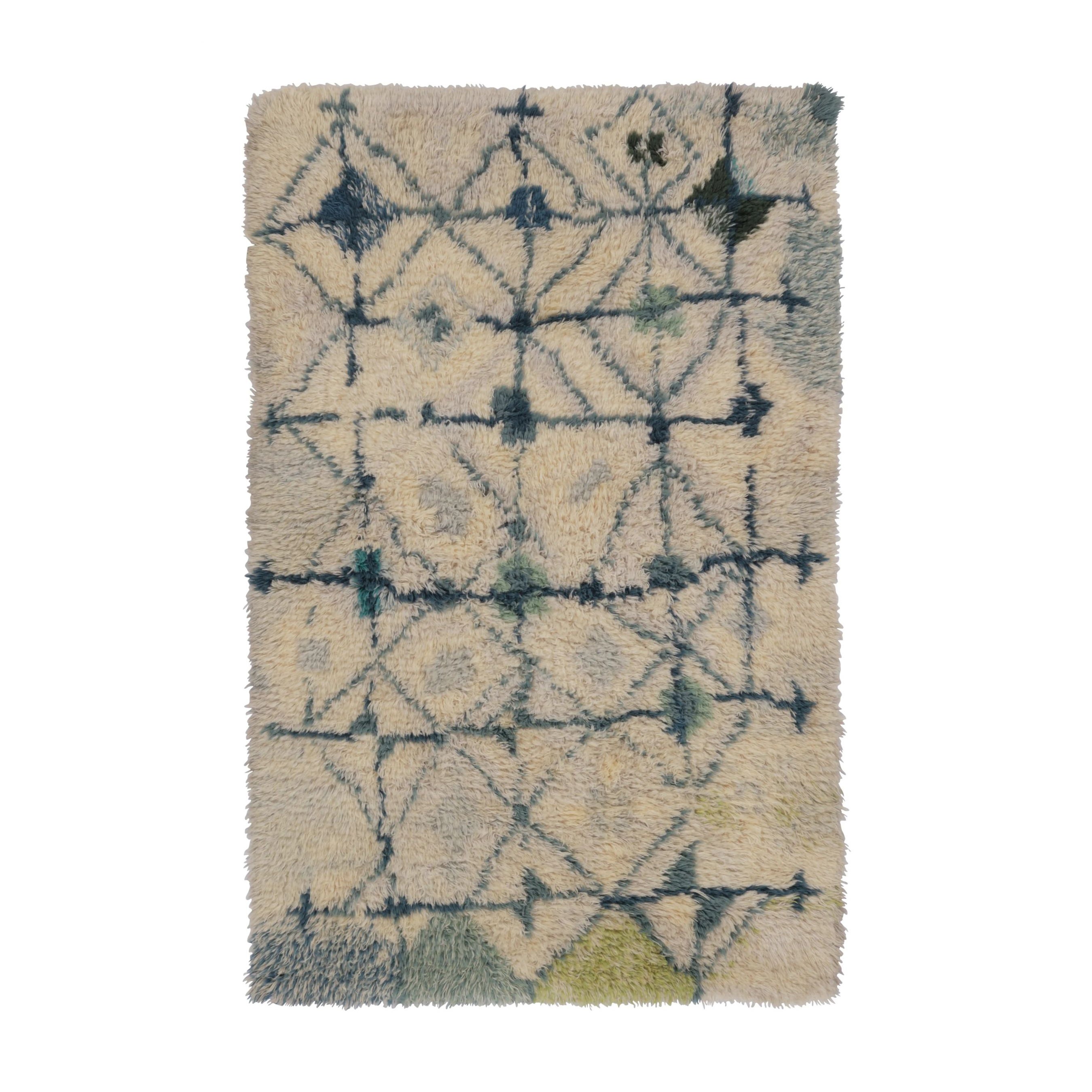 Tapis suédois vintage Rya avec treillis géométrique sarcelle sur fond beige - Rug & Kilim