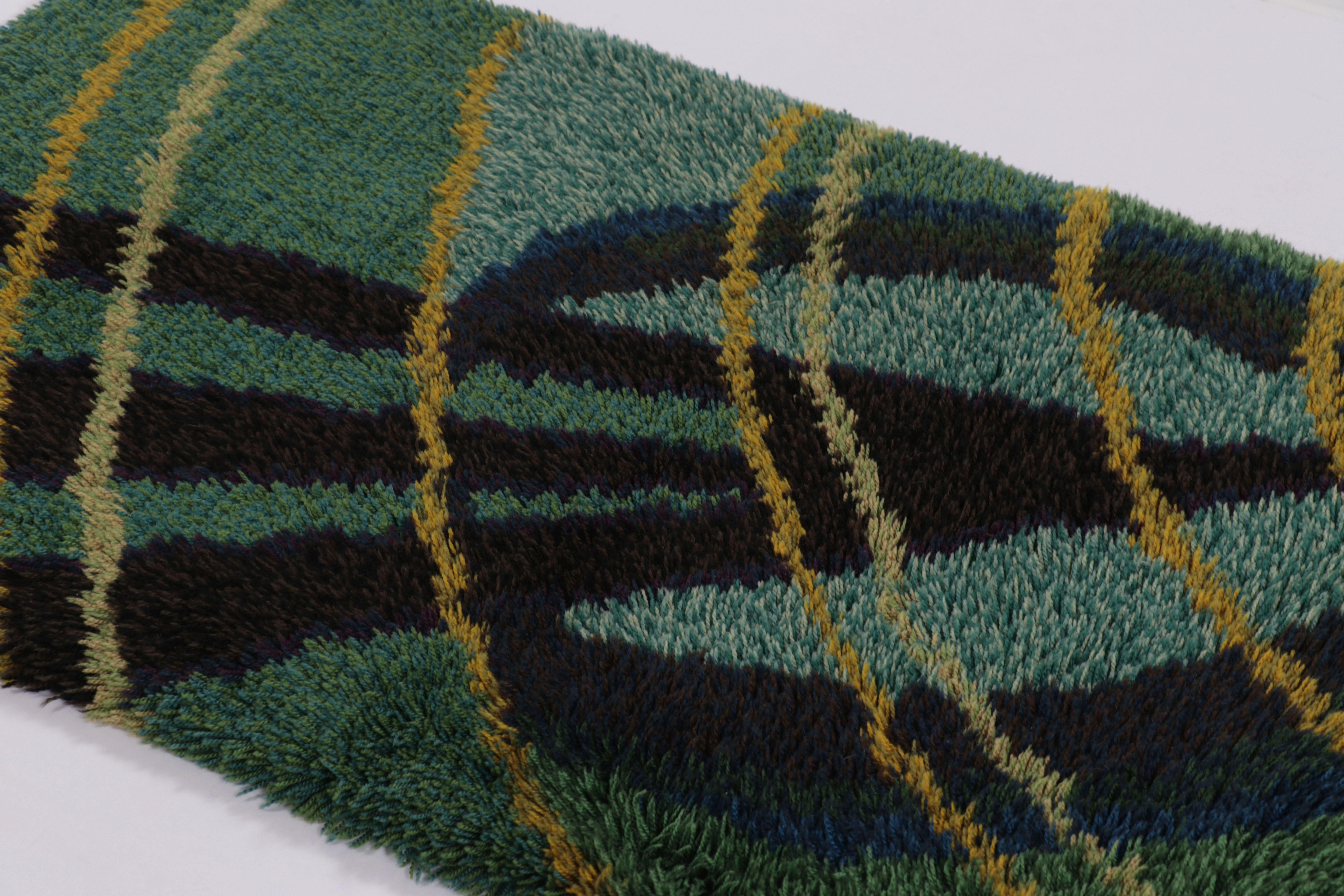 Suédois Vintage Swedish Rya Runner, Green with Scandinavian Patterns - Rug & Kilim en vente