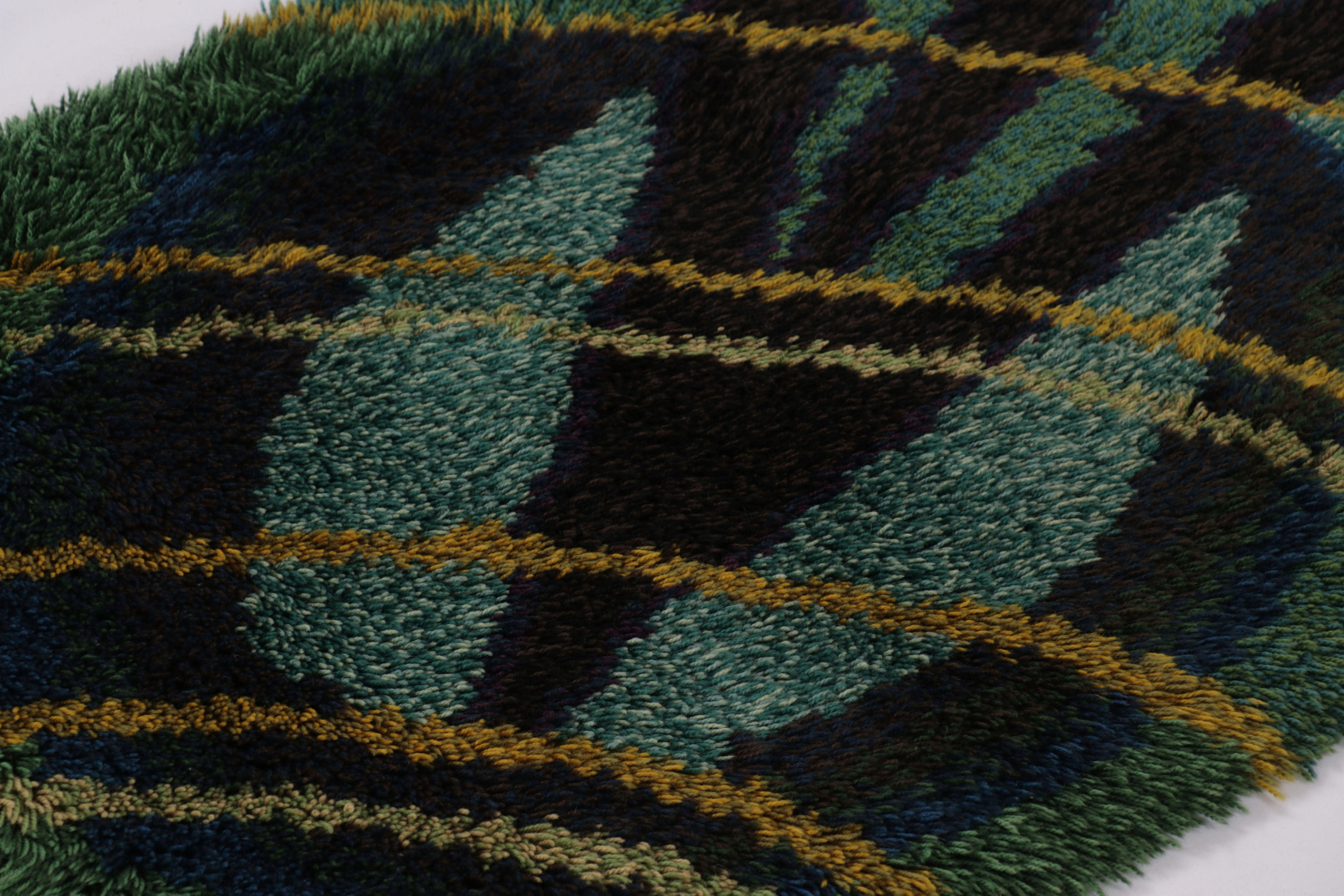 Milieu du XXe siècle Vintage Swedish Rya Runner, Green with Scandinavian Patterns - Rug & Kilim en vente