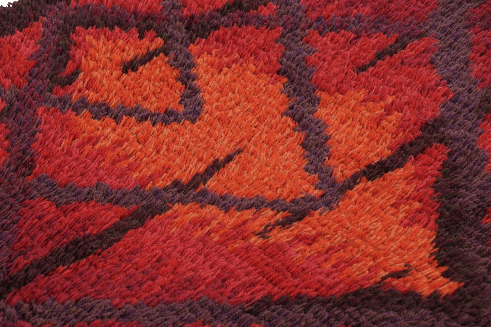 Vintage Swedish Rya Runner Rug, kühne skandinavische Geometrie in Rot - Rug & Kilim (Schwedisch) im Angebot
