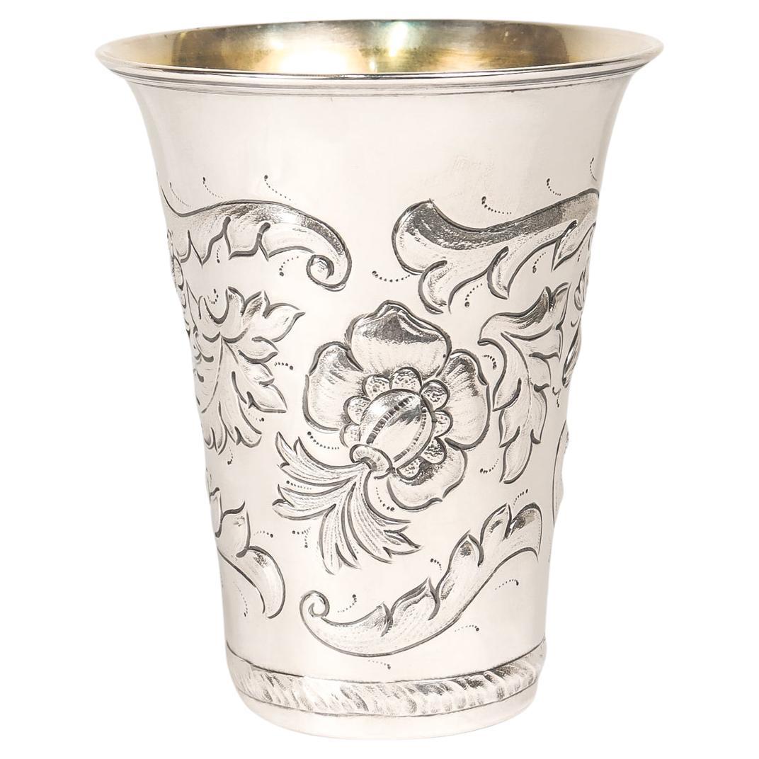 Tasse ou vase suédois vintage à fleurs en argent gaufré de Victor Jansen, 1950