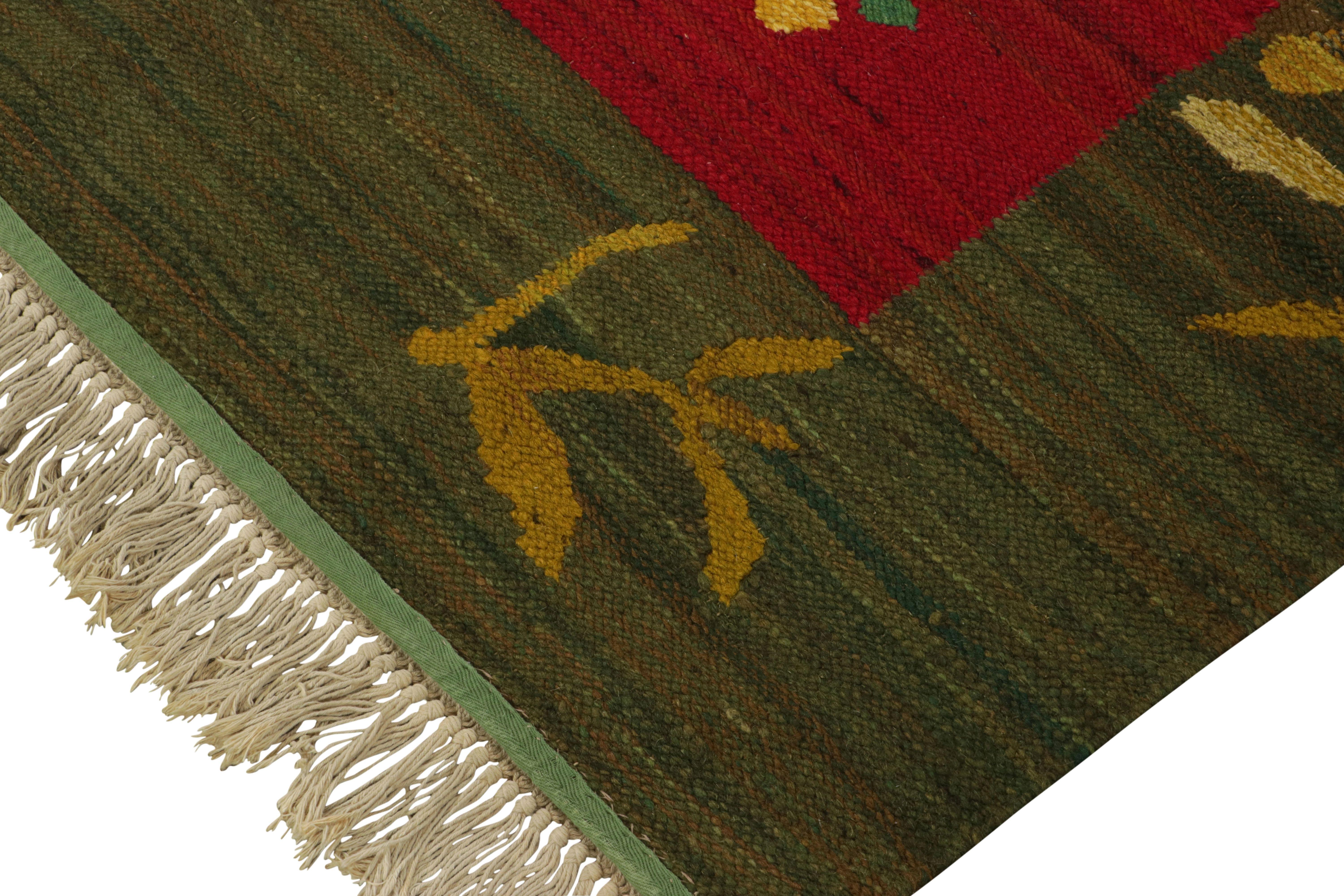 Realizzato in lana intrecciata a mano intorno al 1960-1970, questo tappeto svedese vintage 5x5 è una nuova e audace aggiunta alla collezione di Rug & Kilim di tappeti e tessuti rari e da collezione della metà del secolo scorso di questa provenienza: