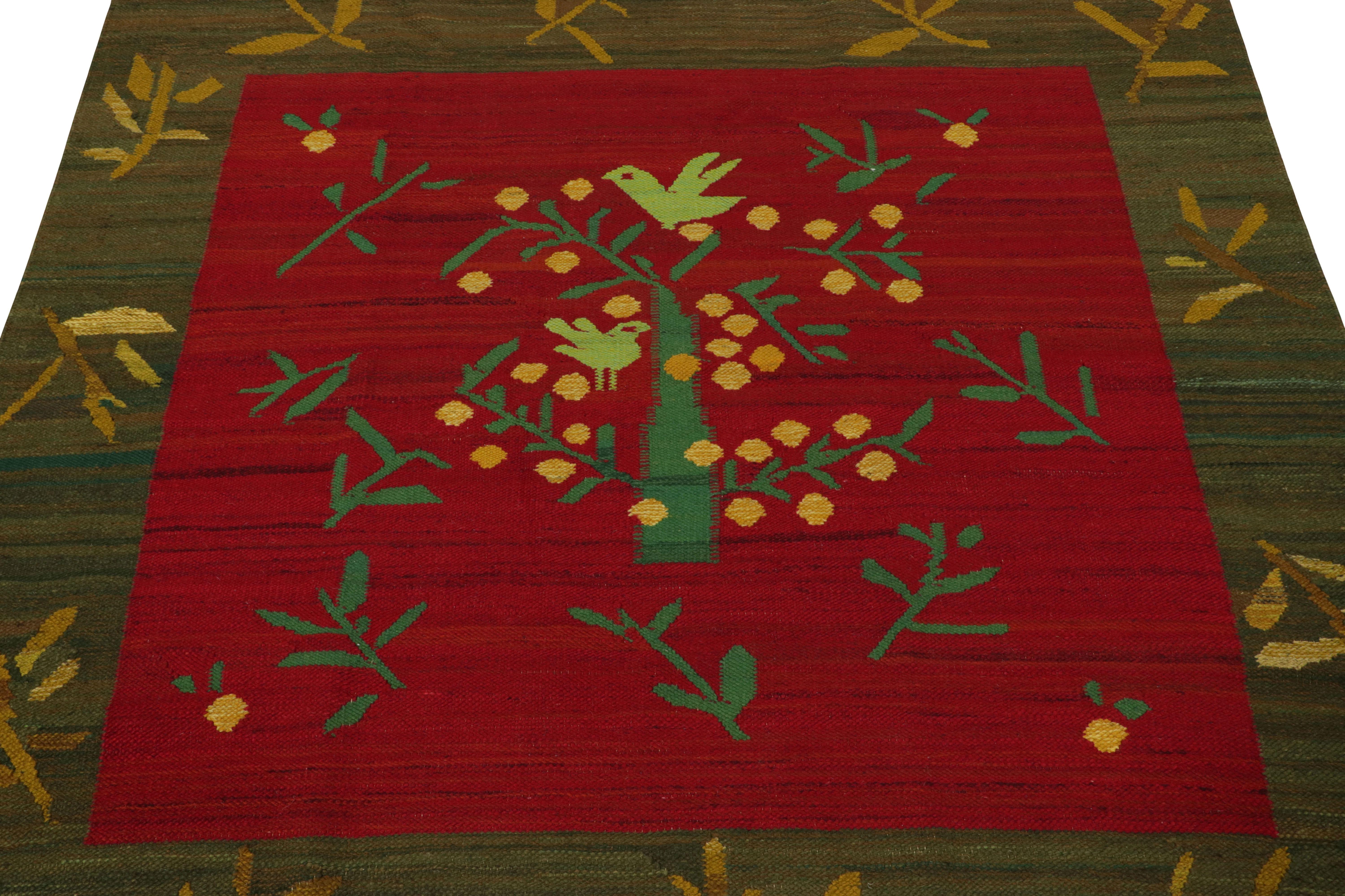 Tappeto quadrato svedese vintage, scandinavo a trama piatta con uccelli - Rug & Kilim In condizioni buone in vendita a Long Island City, NY