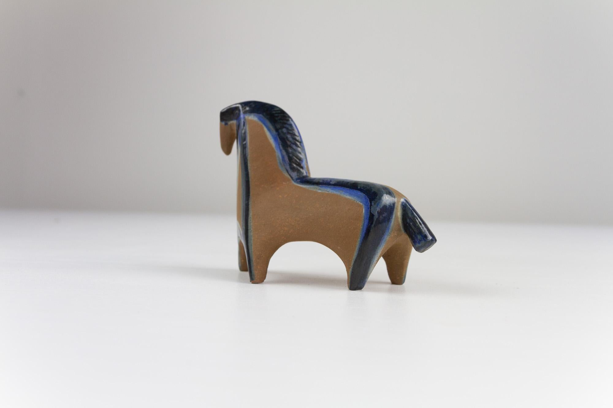 Vintage Swedish stoneware horse by Lisa Larson for Gustavsberg, 1950s.

This small Scandinavian modern ceramic horse figurine is part of the Small Zoo collection. The series consists of seven animal figurines and was sold between 1956 and 1978. It