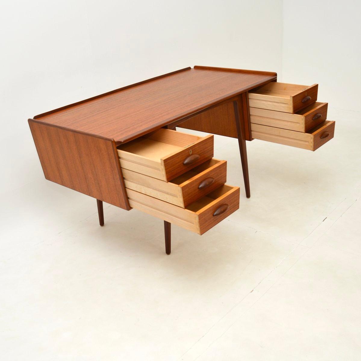 Vintage Swedish Teak Desk by Svante Skogh In Good Condition For Sale In London, GB