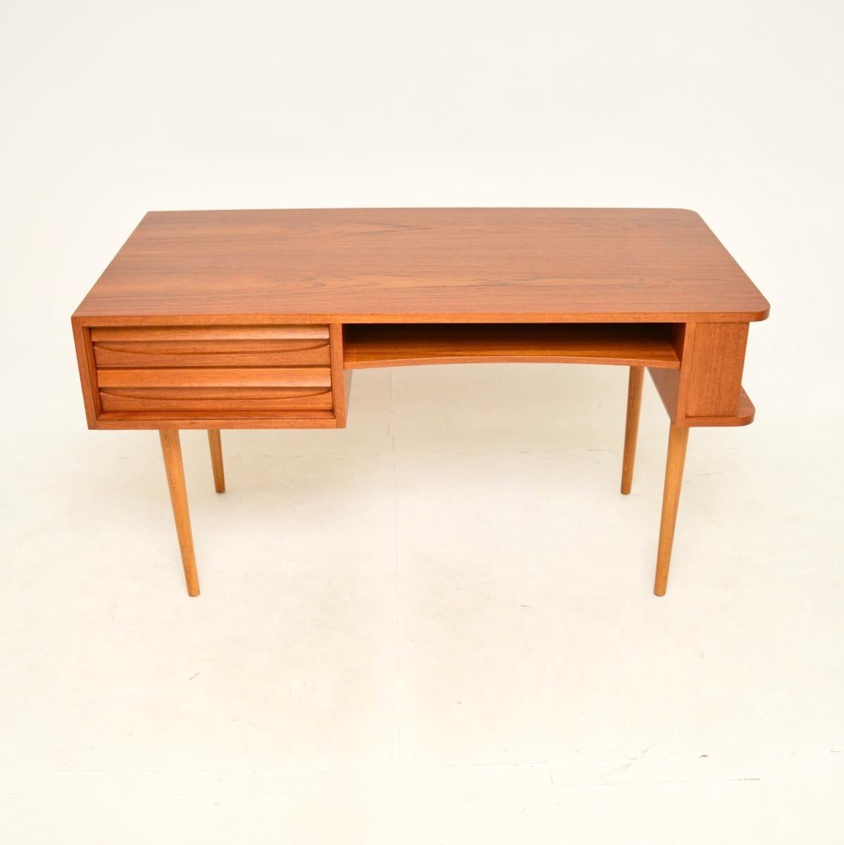 A very stylish and extremely well made vintage Swedish teak desk. This was recently imported from Sweden, it dates from the 1960’s.

The quality is outstanding, this has an interesting and useful design. It stands on a solid oak base with