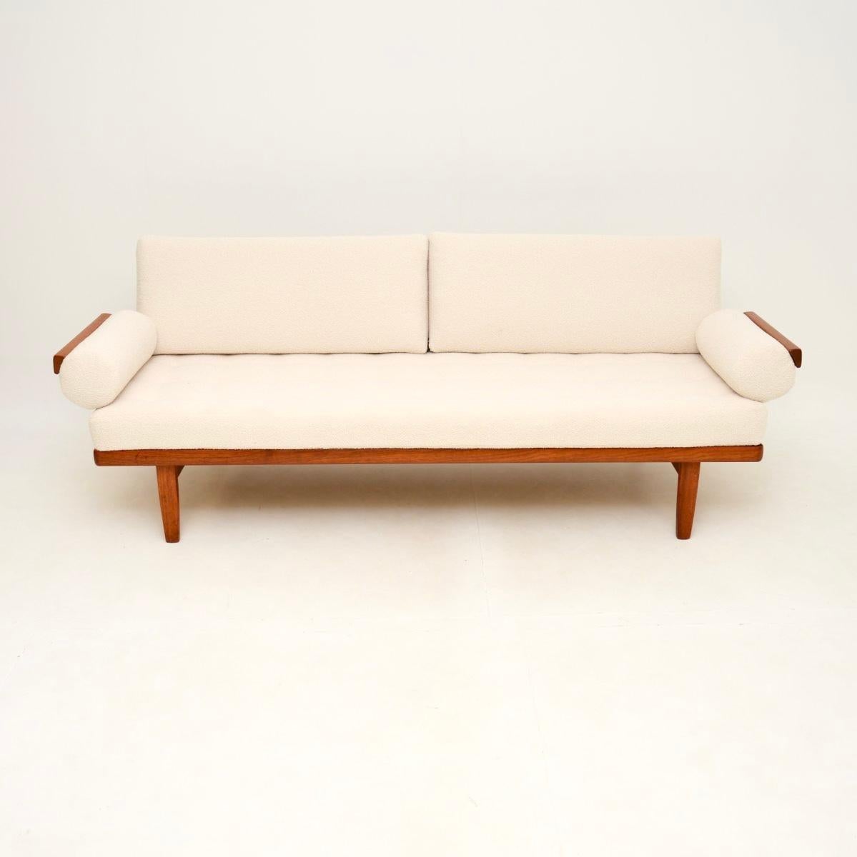 A stylish and extremely well made vintage Swedish teak sofa / day bed. This was made by Kock, it was recently imported from Sweden and dates from around the 1960’s.

The quality is outstanding, this has a well sprung removable seat and it is very