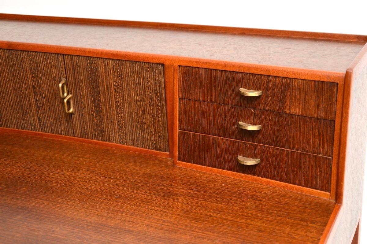 Vintage Schwedisch Nussbaum und Satin Holz Schreibtisch im Angebot 5