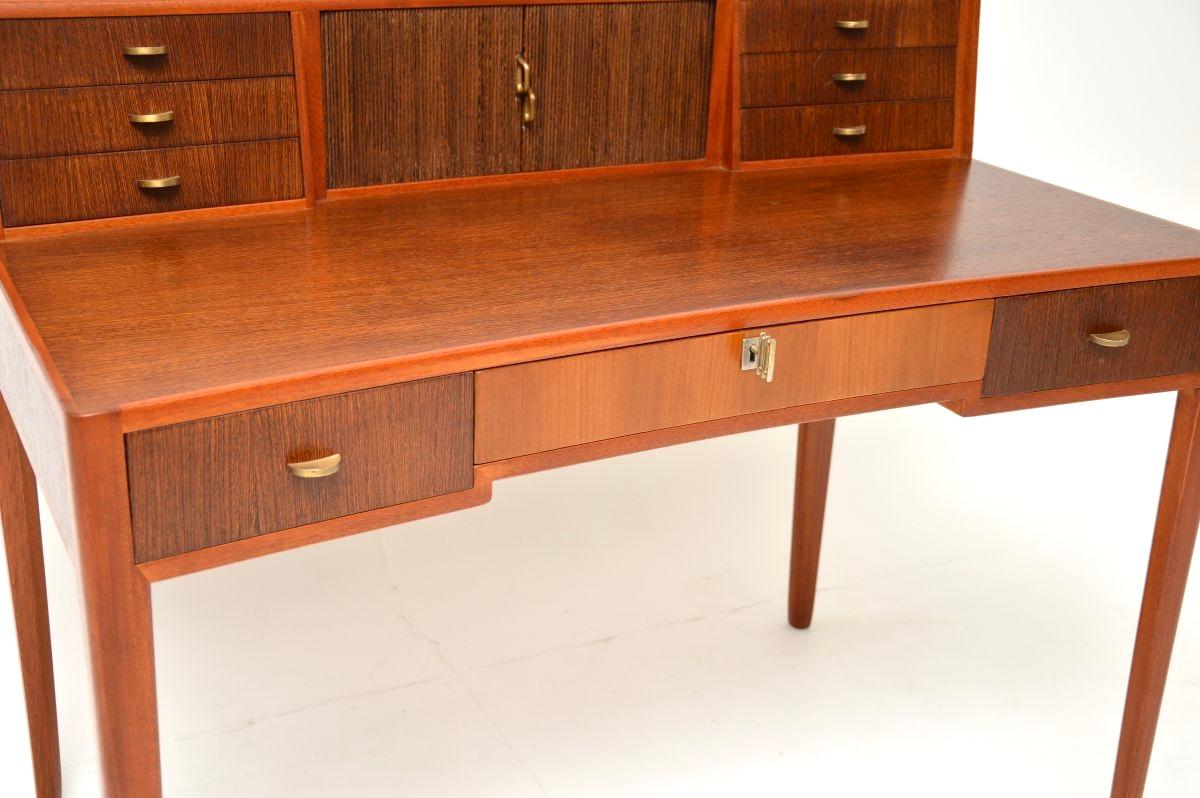 Vintage Schwedisch Nussbaum und Satin Holz Schreibtisch im Angebot 2