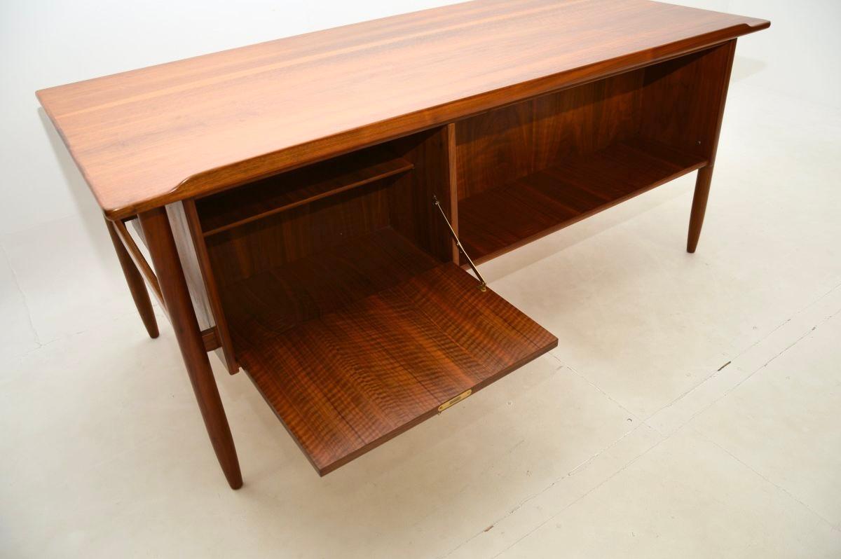 Vintage Swedish Walnut Desk by Goran Strand for Lelangs Mobelfabrik For Sale 6