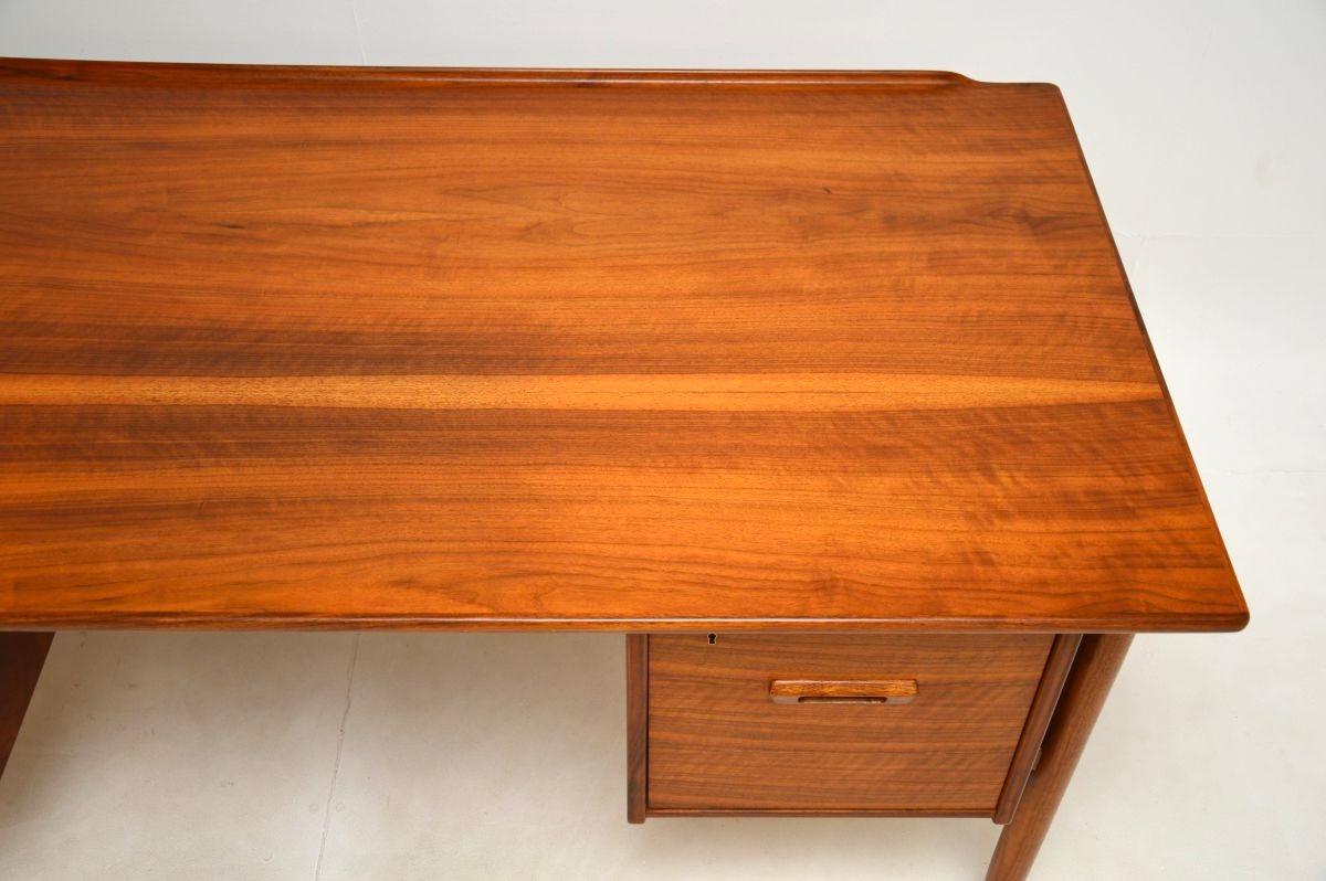 Vintage Swedish Walnut Desk by Goran Strand for Lelangs Mobelfabrik For Sale 2