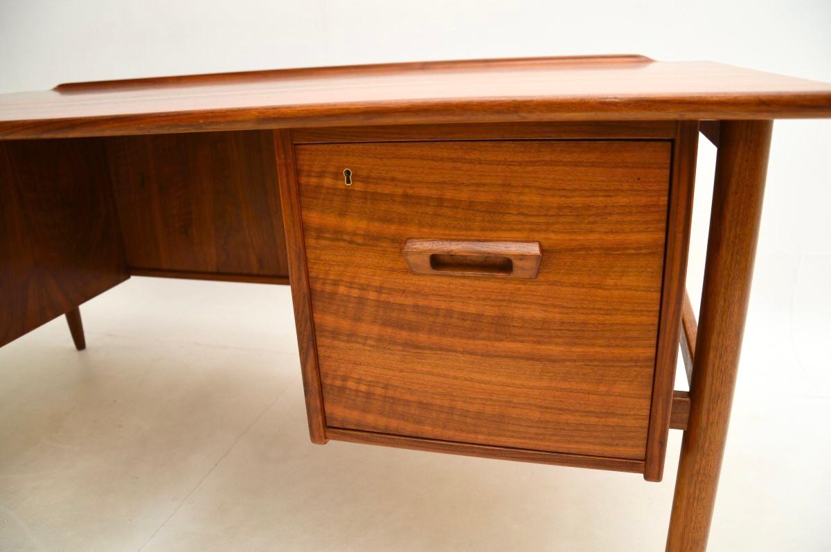 Vintage Swedish Walnut Desk by Goran Strand for Lelangs Mobelfabrik For Sale 4