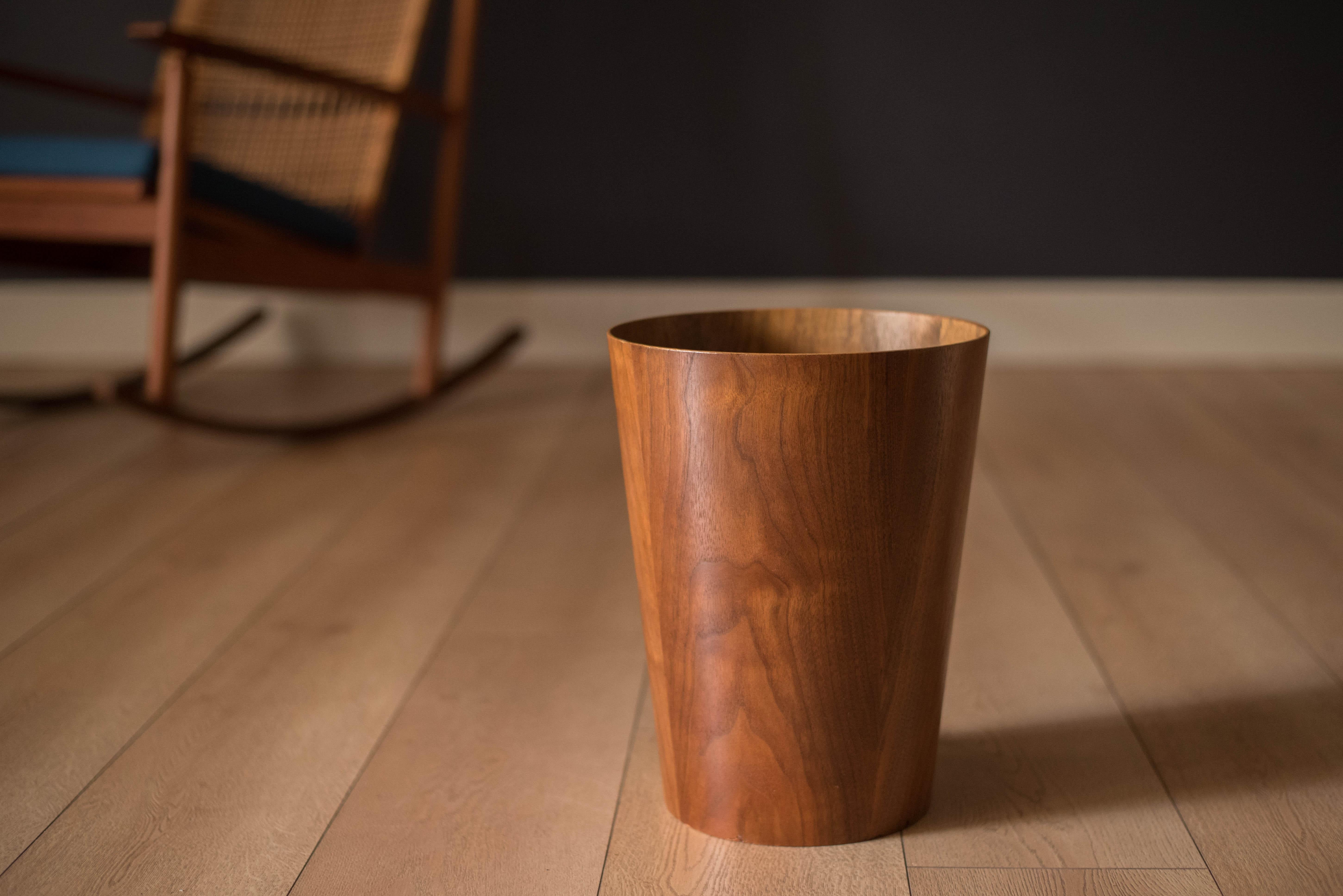 Mid-Century Modern waste basket in walnut designed by Martin Åberg for Servex, Sweden circa 1960s. A great accessory for the home or office. Interior bin is also lined in walnut.




Offered by Mid Century Maddist