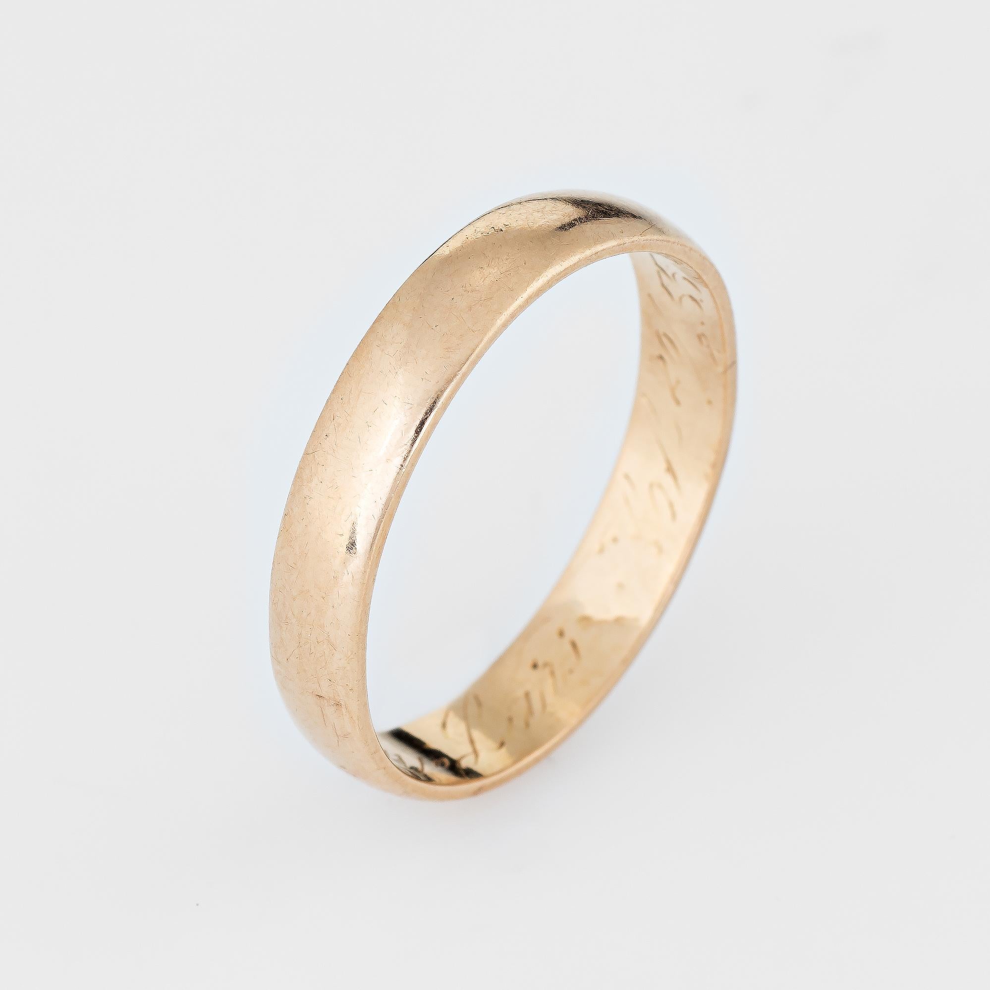 Elegant vintage wedding band (circa 1950s), crafted in 18 karat yellow gold. 

The charming ring is stamped with Swedish hallmarks. The inner band is inscribed though indecipherable apart from the date 