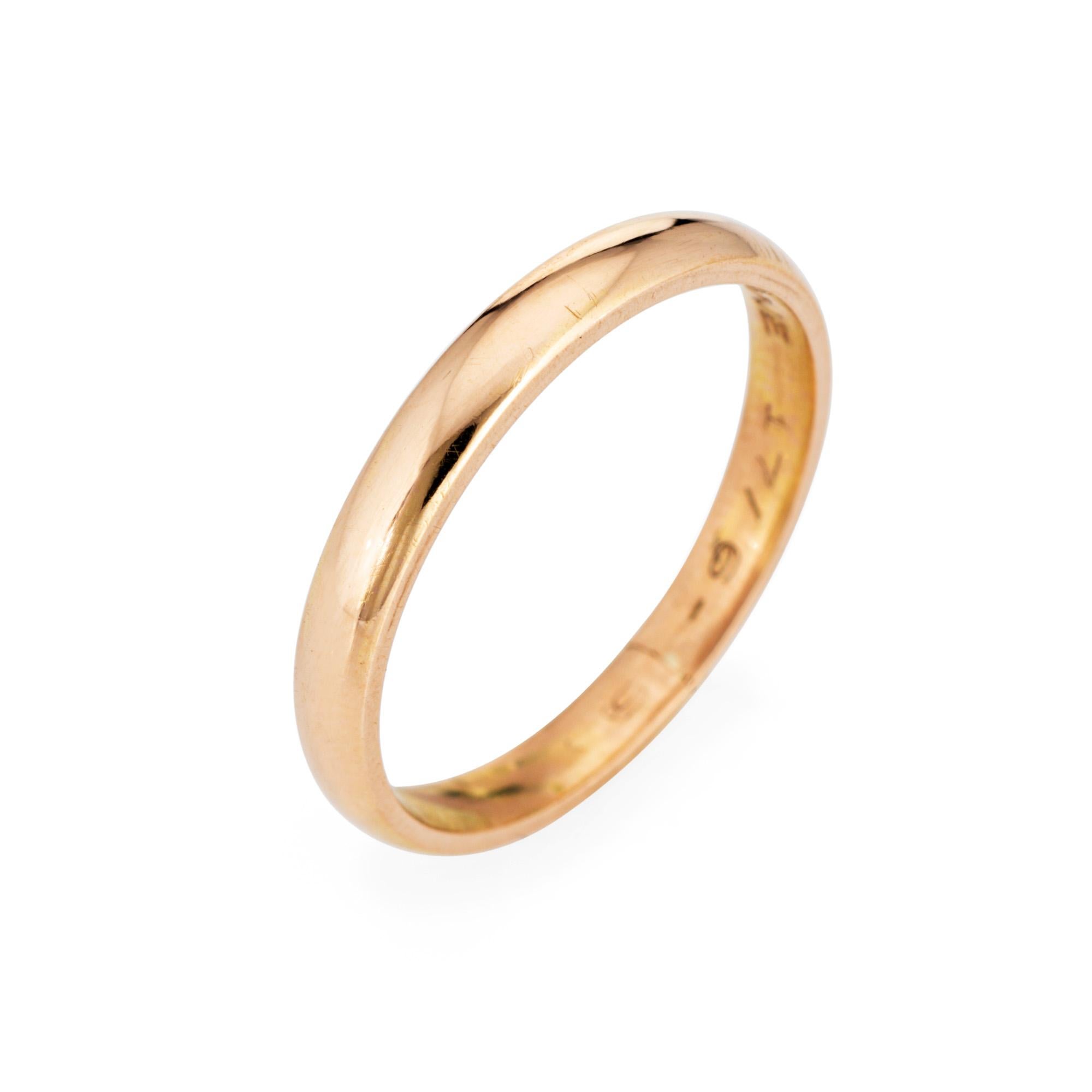 Elegante fede vintage (anni '50 circa), realizzata in oro giallo 18 carati. 

L'anello, semplice ed elegante, reca il marchio di garanzia svedese. Sulla fascia interna è inciso 