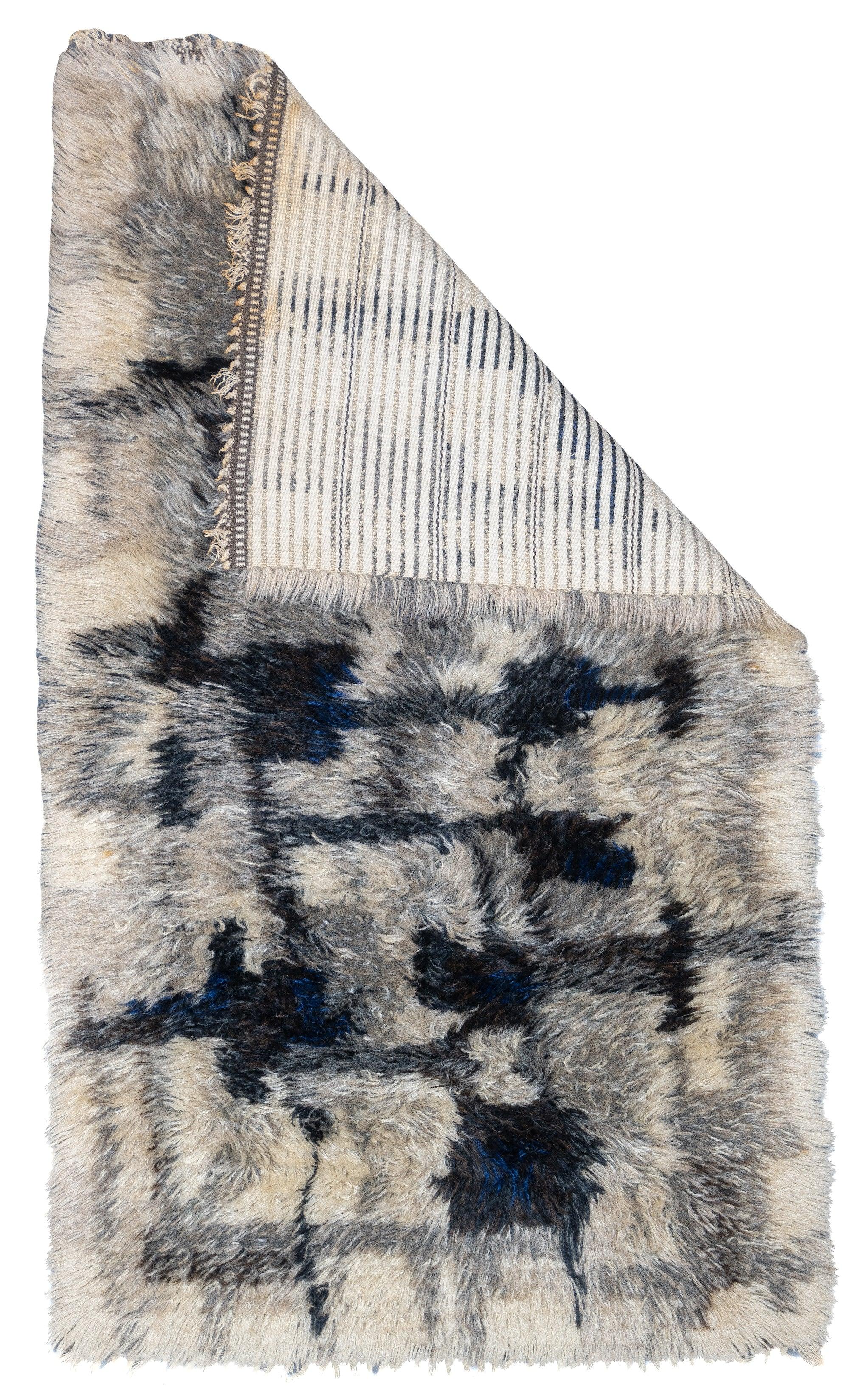 Vintage Swedish Wool Pile Rug 2'6'' x 4'4''. A generic, general term referring to French, English, Spanish, Austrian and other origins, from the 16th century onward, in styles that follow artistic and interior design trends of the relevant locales,