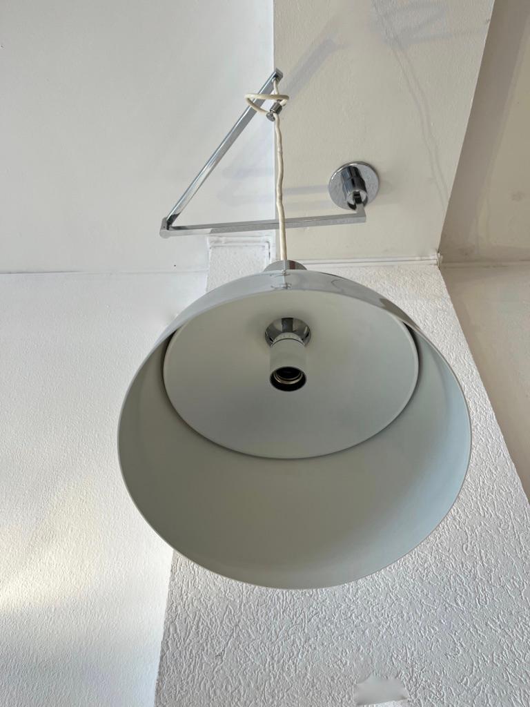 Lampada da soffitto cromata a braccio oscillante vintage 