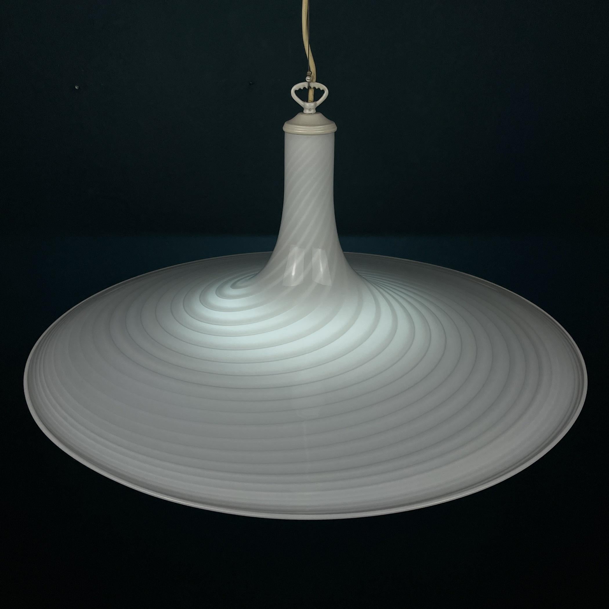 This swirl large Murano pendant lamp by Vetri Murano was made in Italy in the 70s. Very beautiful white Murano glass with bends in the form of a tulip. Perfect vintage condition. No chips or cracks. Requires a standard Edison E27 with a screw lamp.