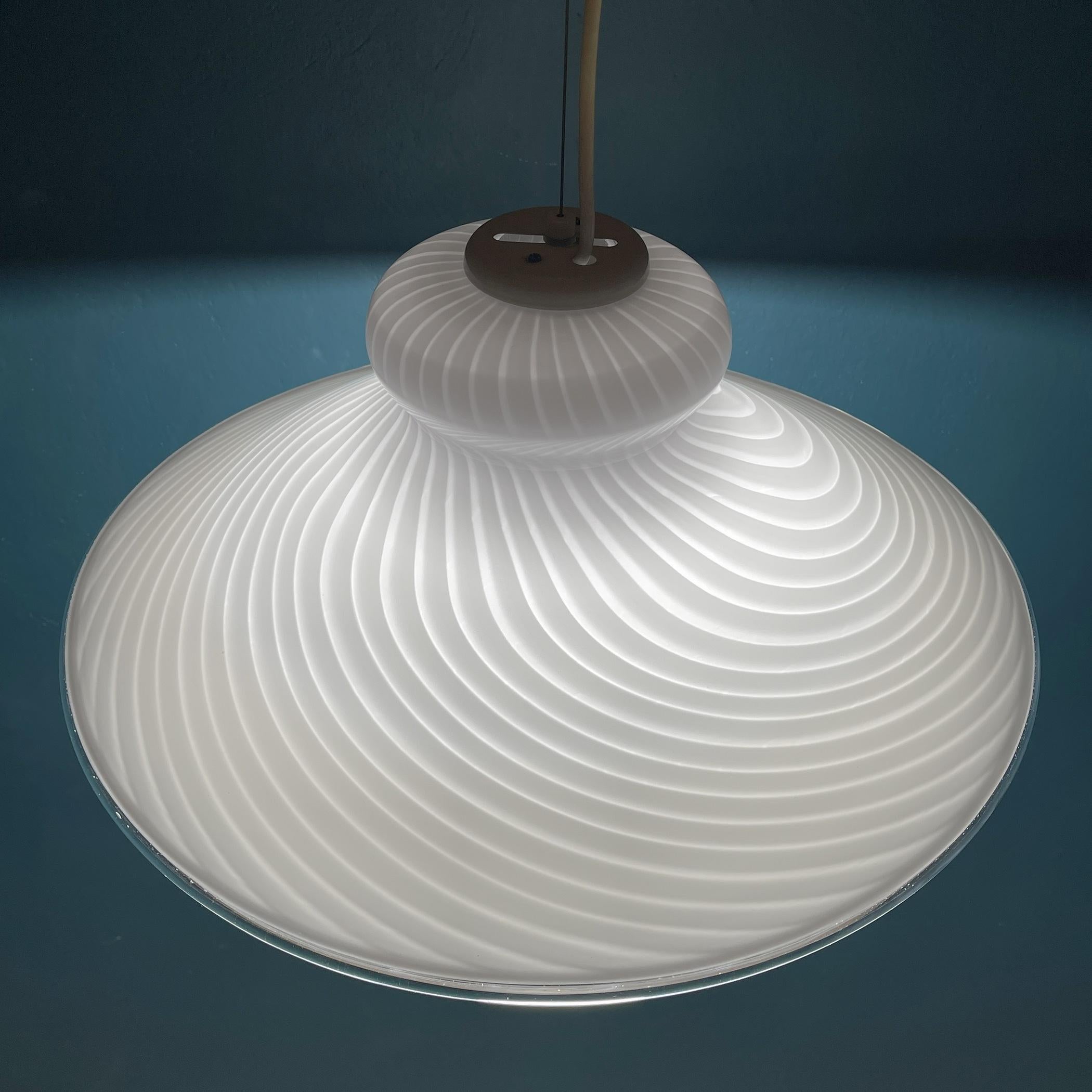 This swirl retro Murano pendant lamp Vetri Murano was made in Italy in the 70s. Very beautiful white Murano glass with bends in the form of a tulip. Perfect vintage condition. No chips or cracks. Requires a standard Edison E27 with a screw lamp.