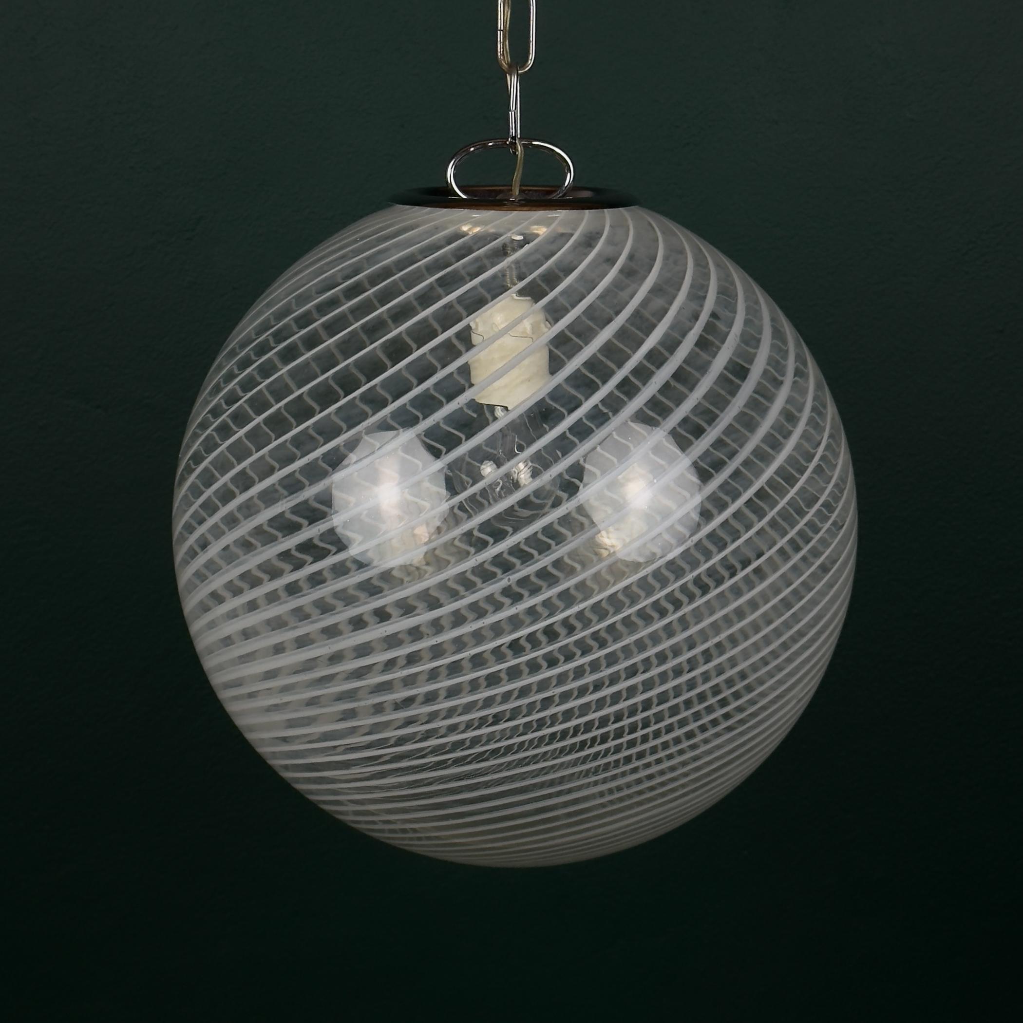 Vintage swirl murano pendant lamp, Italy 1970s For Sale 1