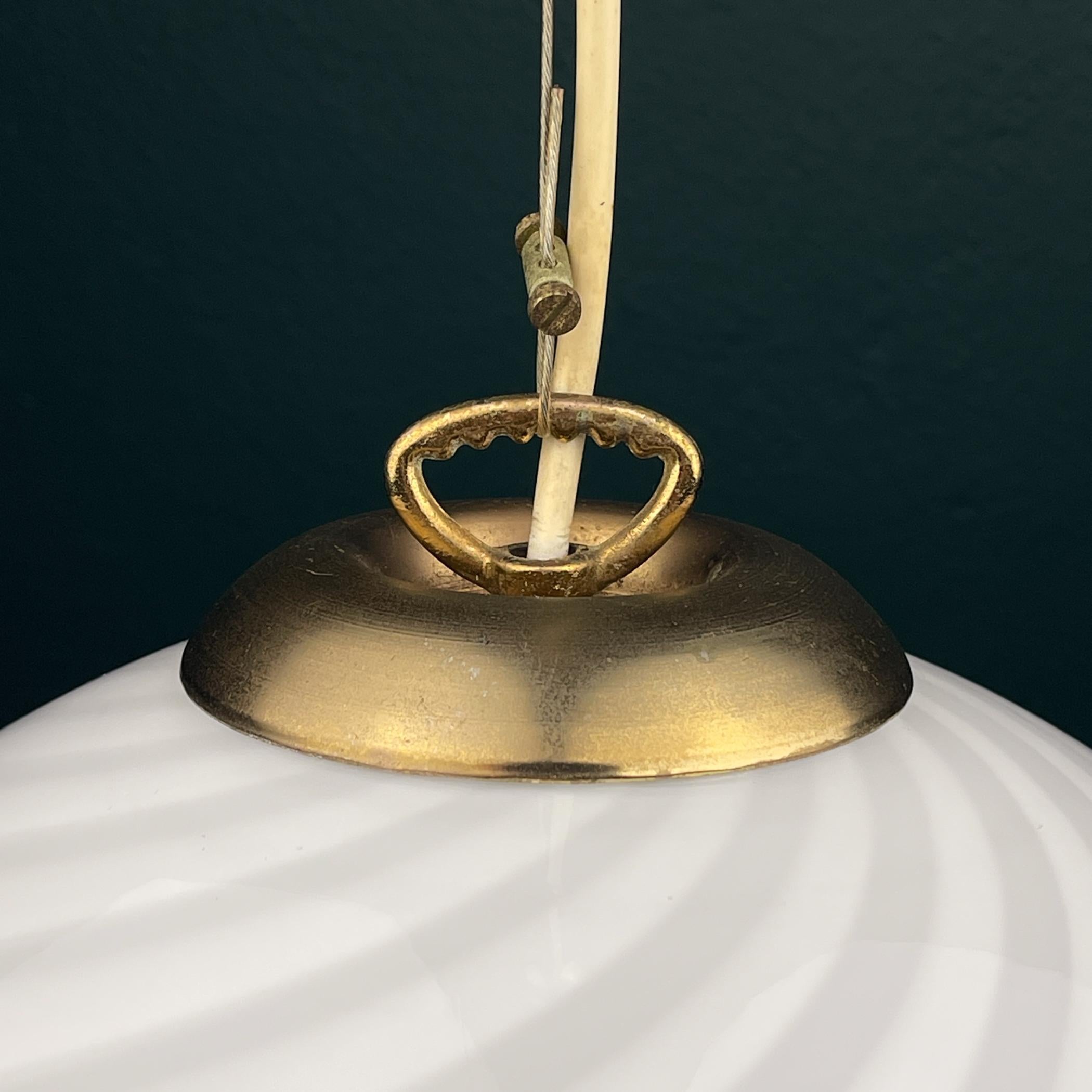 Vintage swirl white Murano glass pendant lamp, Italy 1970s For Sale 1