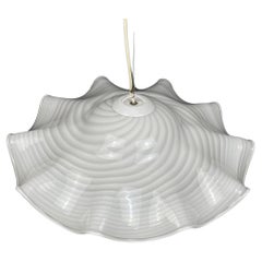 Lampada a sospensione d'epoca in vetro di Murano bianco a turbine Italia anni '70