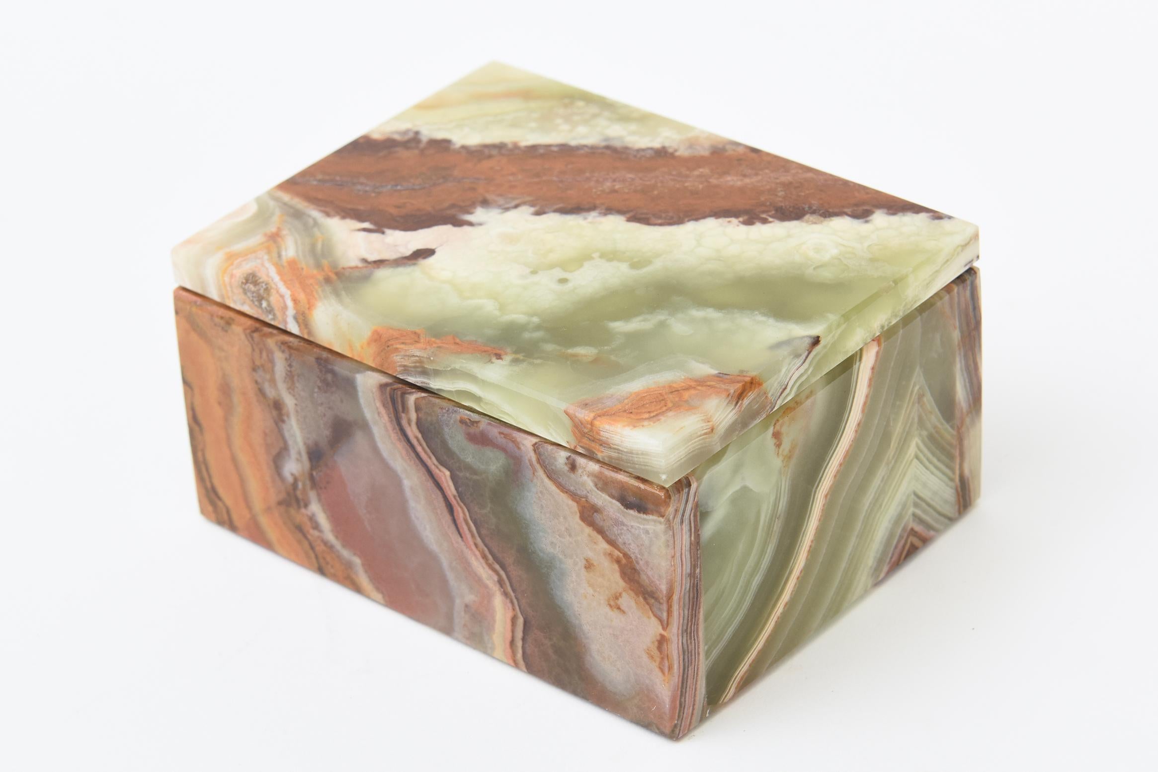 Scatola d'epoca con coperchio in alabastro verde, marrone, arancio ruggine, crema in vendita 3