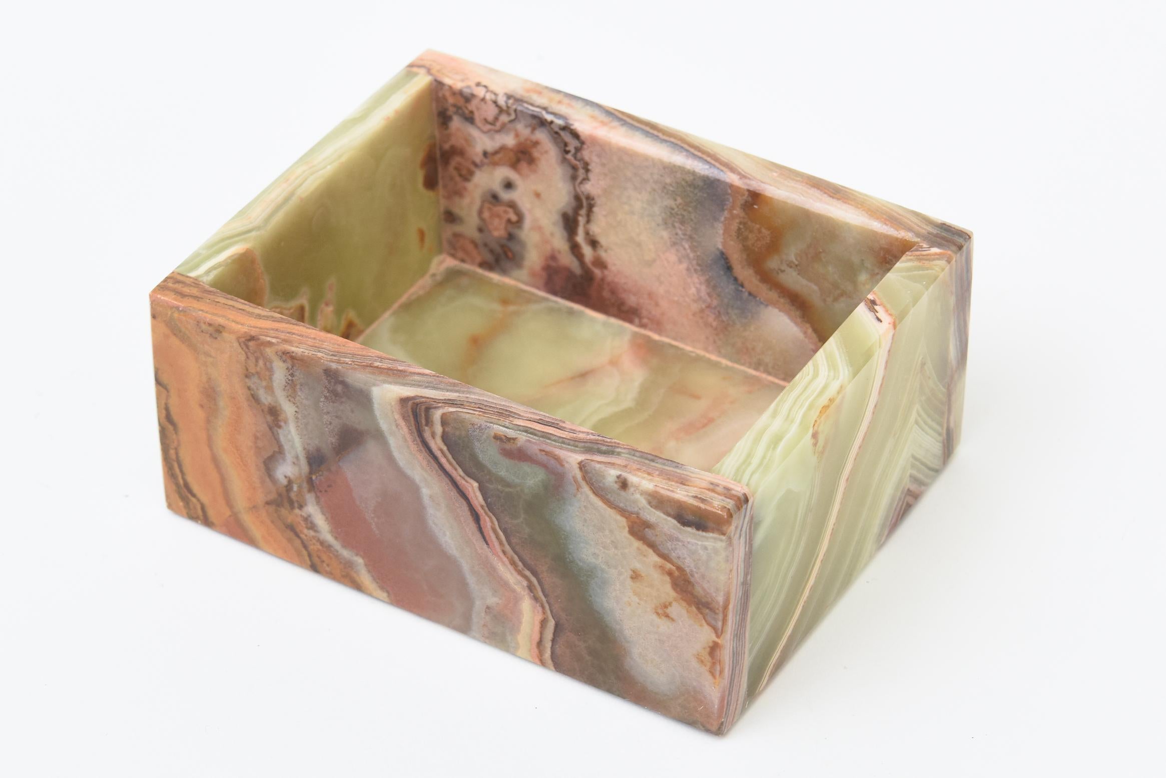 Scatola d'epoca con coperchio in alabastro verde, marrone, arancio ruggine, crema in vendita 5