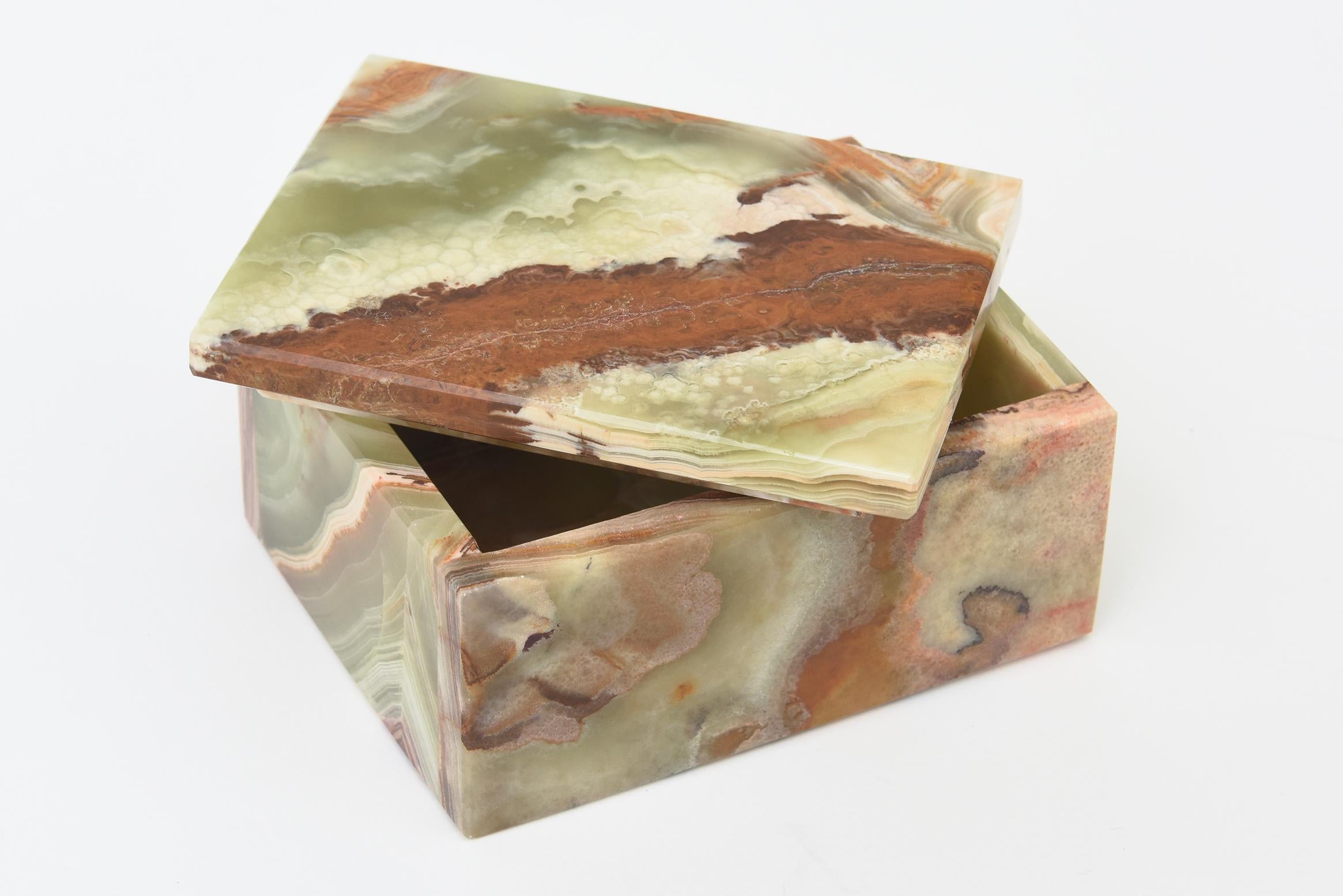 Mid-Century moderno Scatola d'epoca con coperchio in alabastro verde, marrone, arancio ruggine, crema in vendita