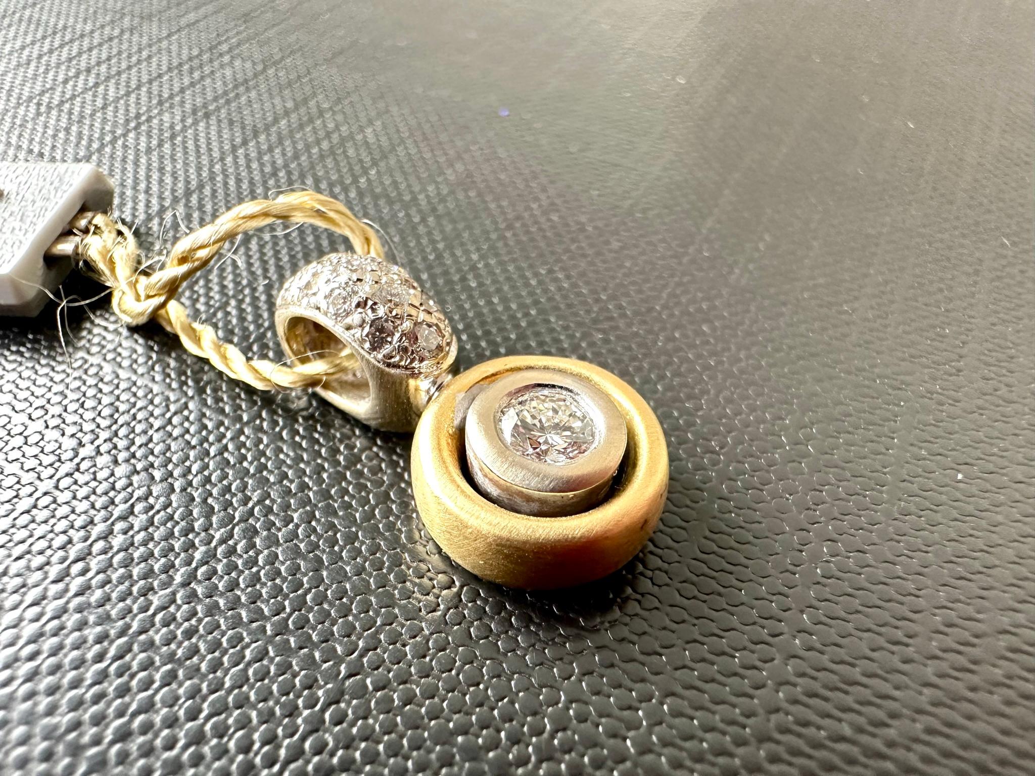 Vintage Swiss 18kt Gold Pendant with Diamonds In Good Condition For Sale In Esch sur Alzette, Esch-sur-Alzette